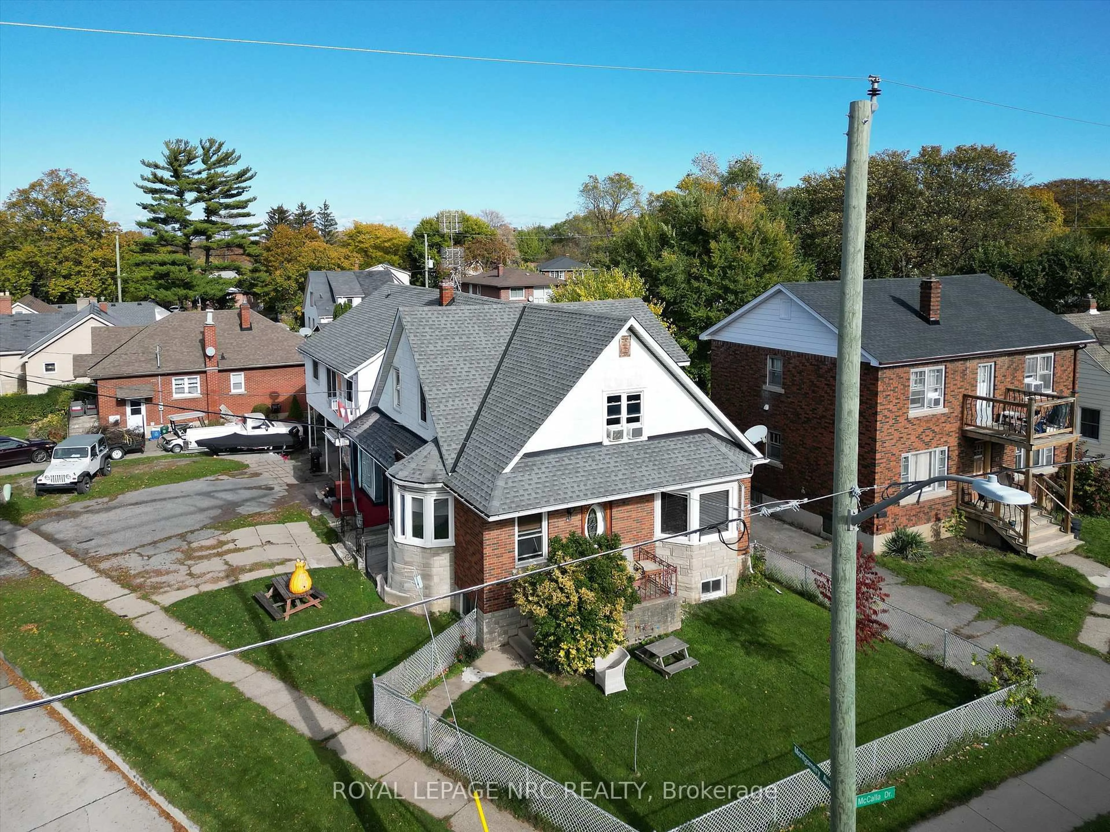 A pic from outside/outdoor area/front of a property/back of a property/a pic from drone, street for 41 McCalla Dr, St. Catharines Ontario L2N 1A3