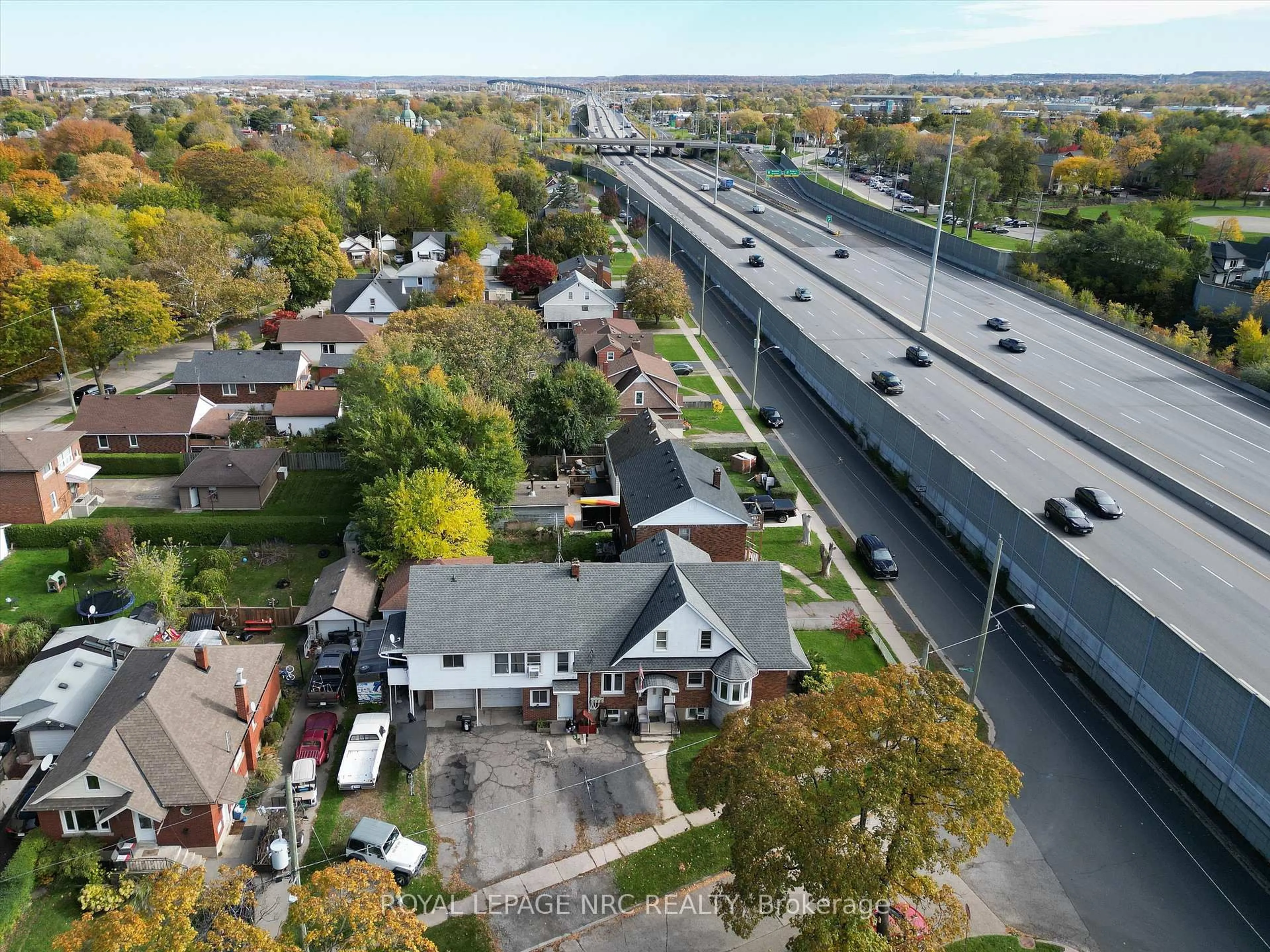 A pic from outside/outdoor area/front of a property/back of a property/a pic from drone, unknown for 41 McCalla Dr, St. Catharines Ontario L2N 1A3