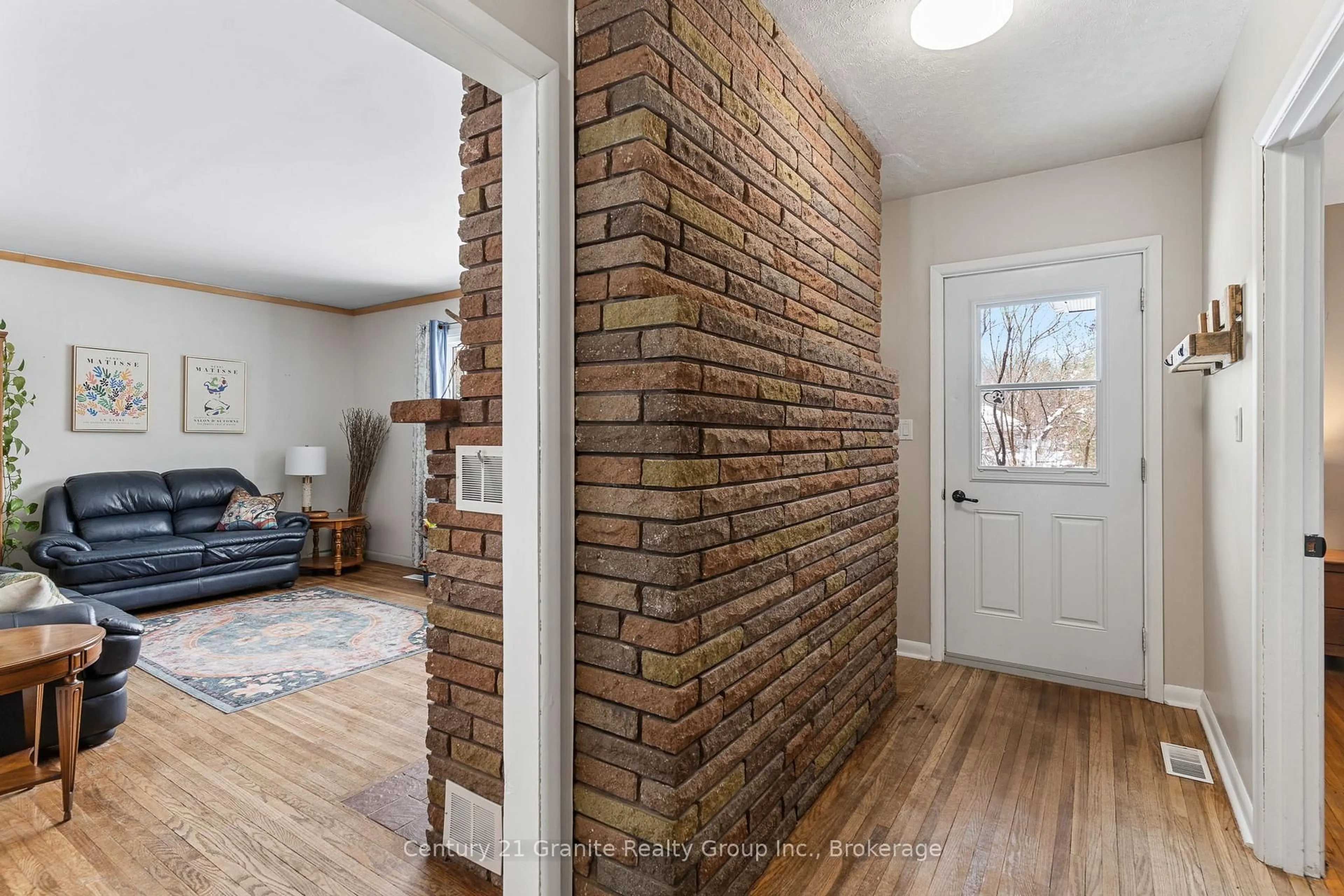 Indoor entryway for 1523 County Road 21 Rd, Minden Hills Ontario K0M 2K0