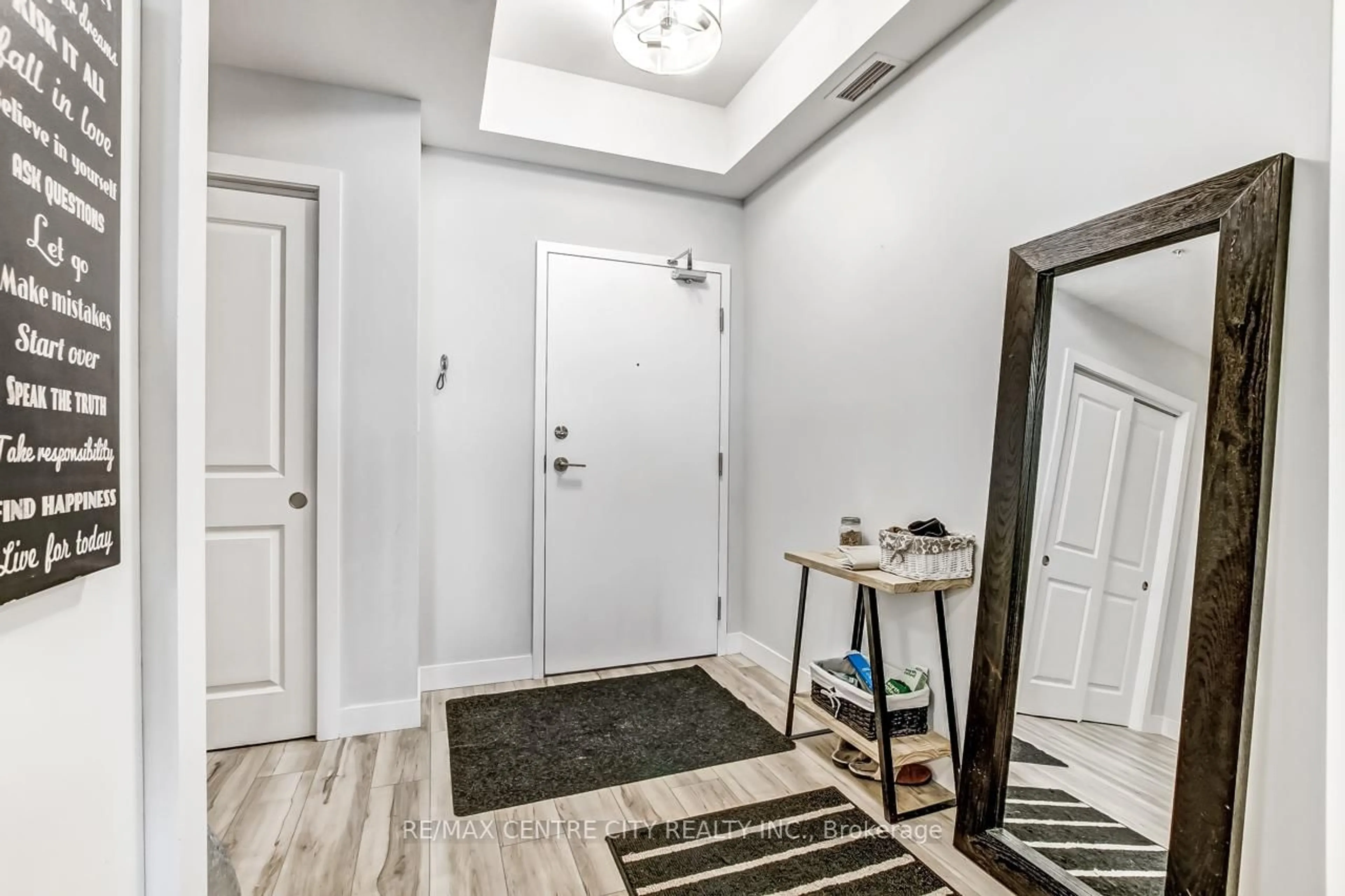 Indoor entryway for 100 The Prom #405, Central Elgin Ontario N5L 0B7