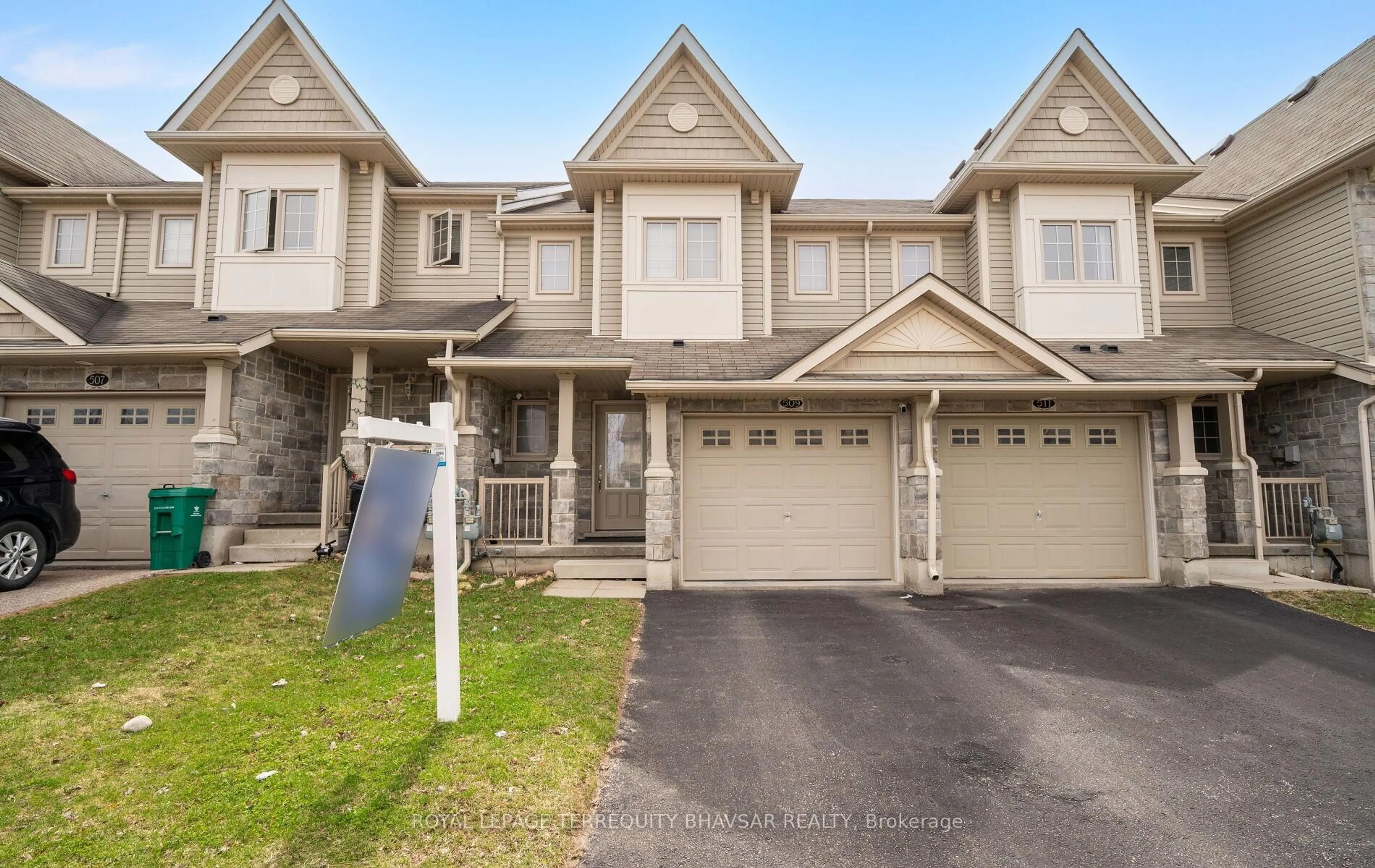 A pic from outside/outdoor area/front of a property/back of a property/a pic from drone, street for 509 Northbrook Pl, Kitchener Ontario N2R 0A3