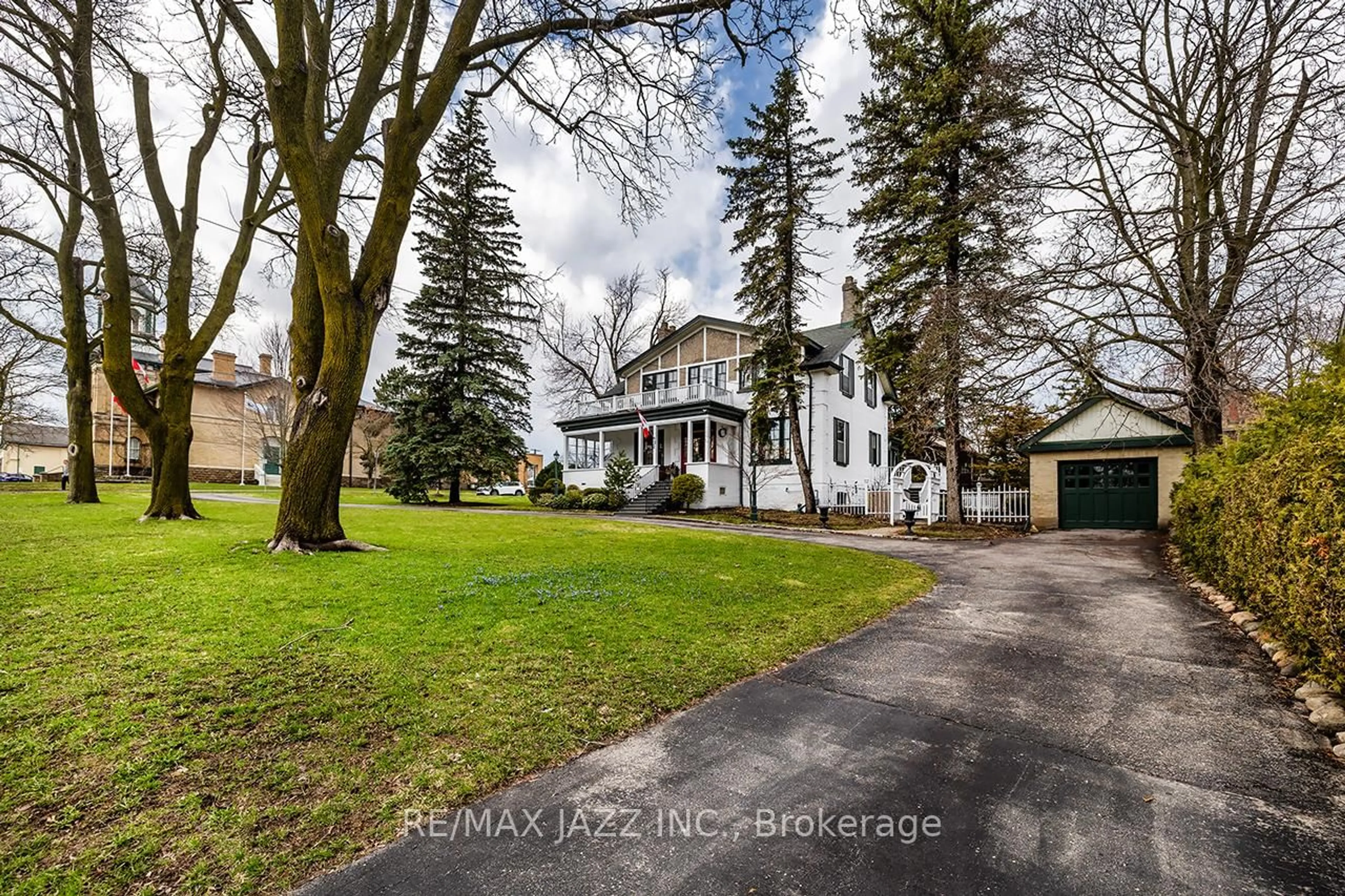 A pic from outside/outdoor area/front of a property/back of a property/a pic from drone, street for 22 Francis St, Kawartha Lakes Ontario K9V 3R6