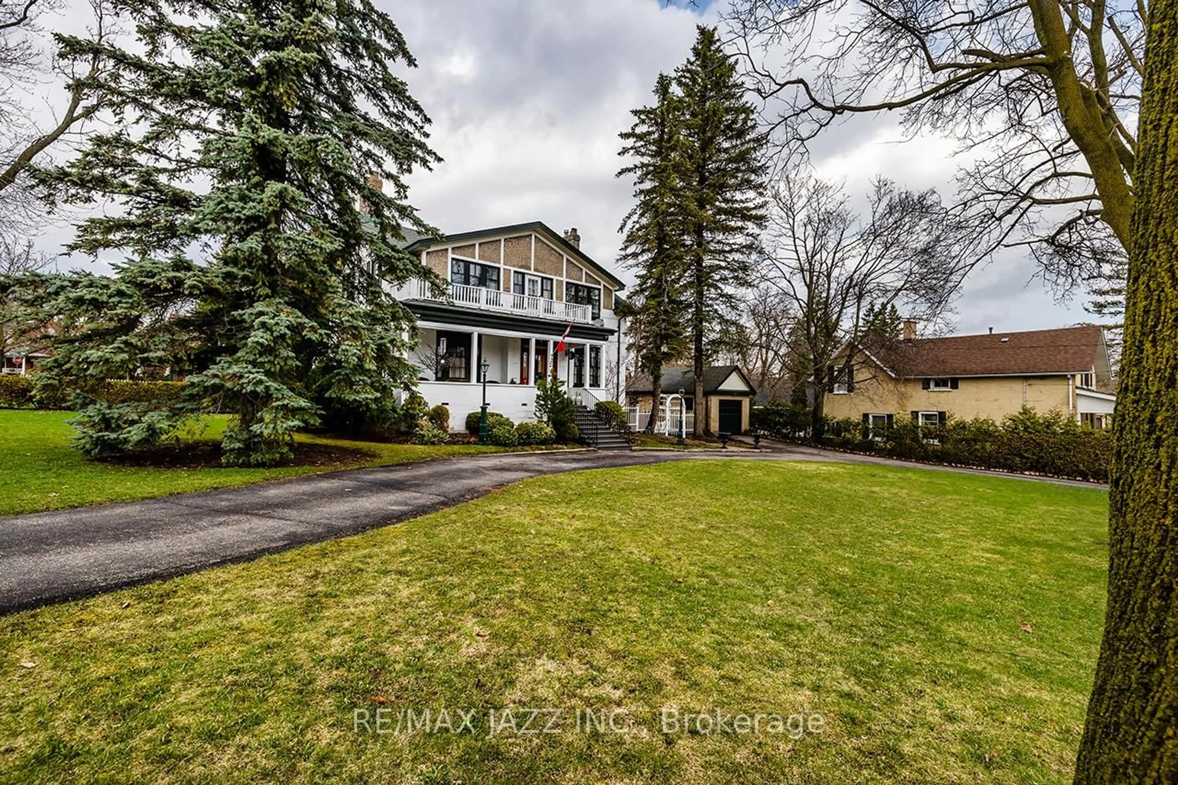 A pic from outside/outdoor area/front of a property/back of a property/a pic from drone, street for 22 Francis St, Kawartha Lakes Ontario K9V 3R6