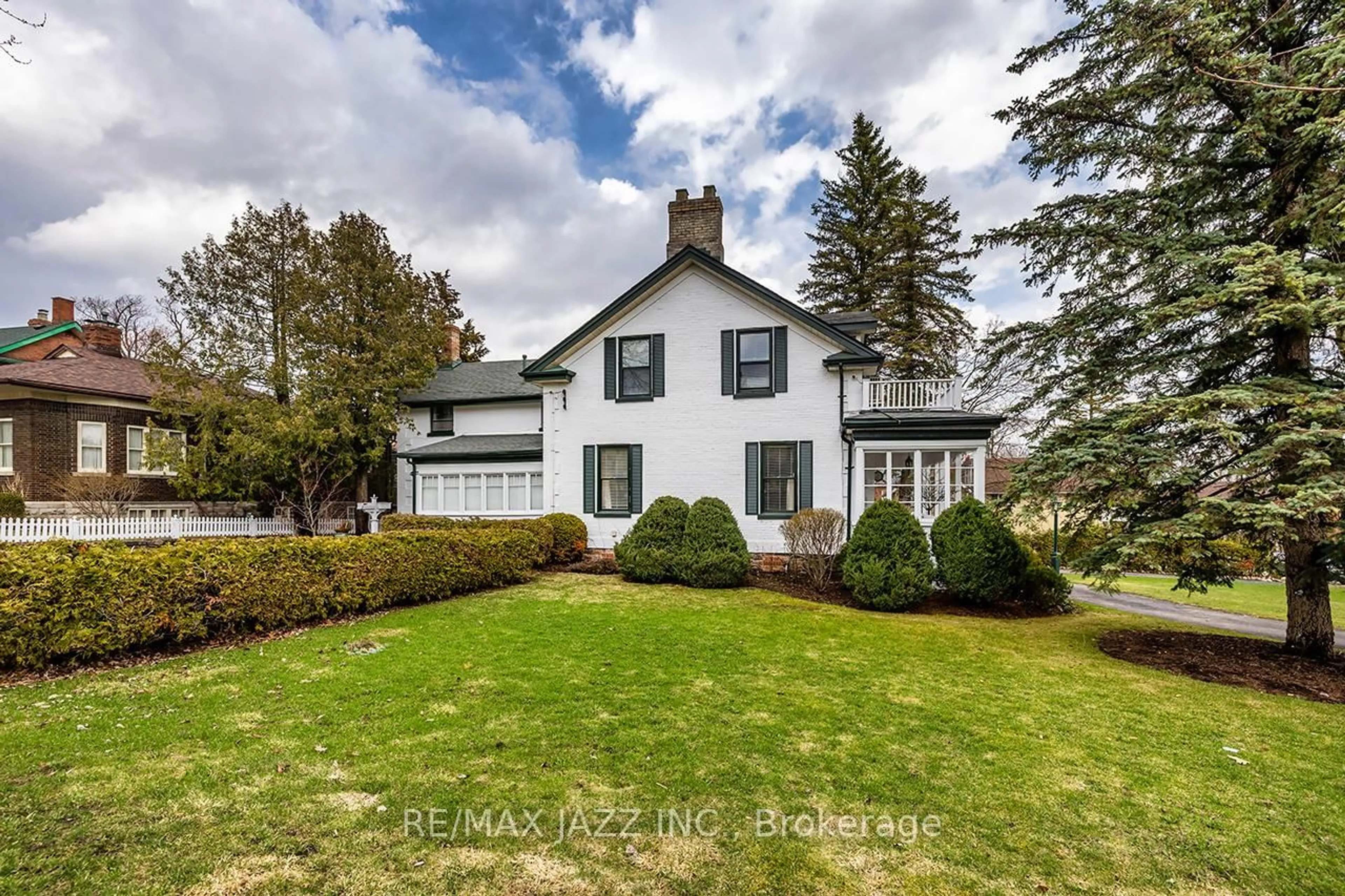 A pic from outside/outdoor area/front of a property/back of a property/a pic from drone, street for 22 Francis St, Kawartha Lakes Ontario K9V 3R6