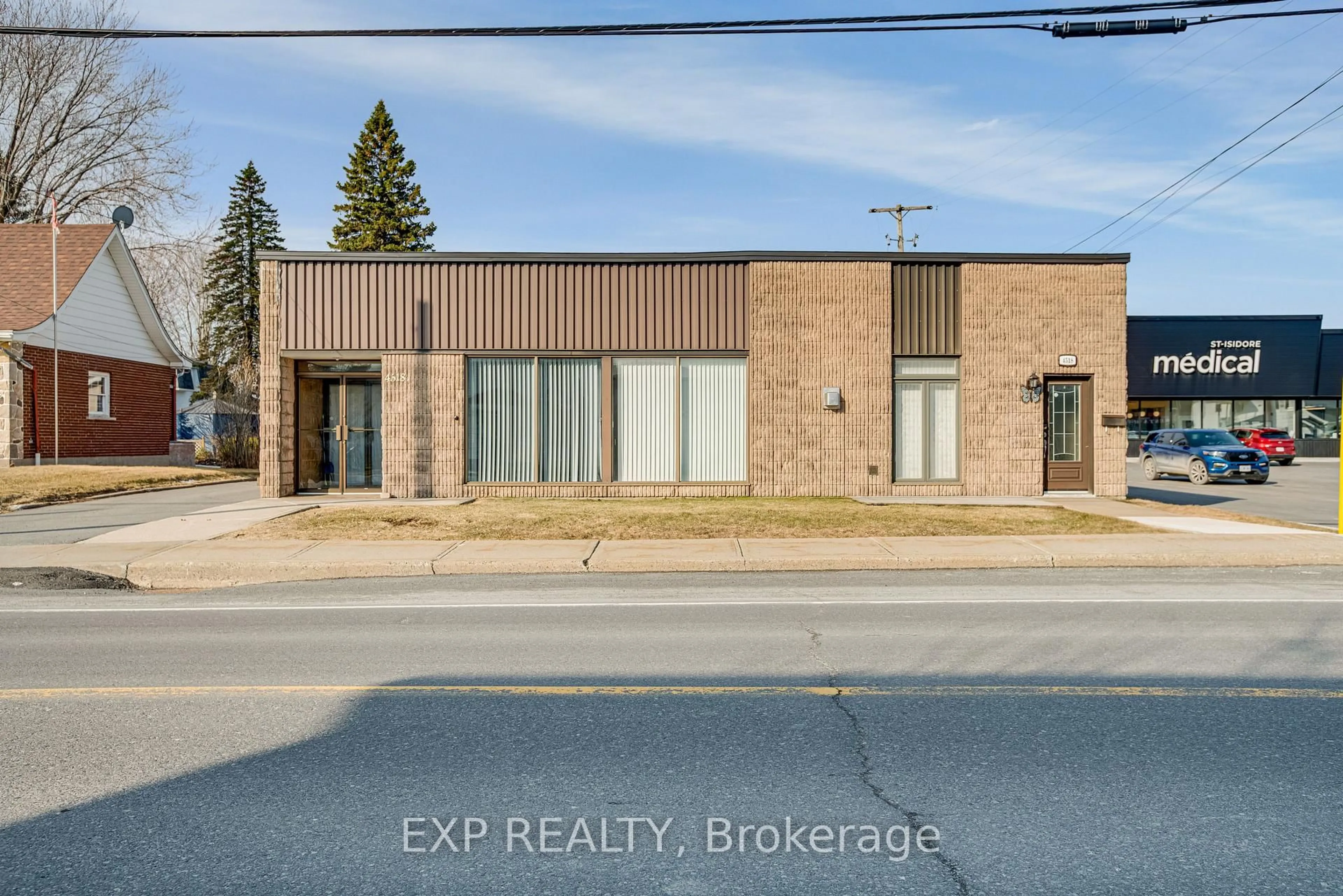 A pic from outside/outdoor area/front of a property/back of a property/a pic from drone, building for 4518 Ste Catherine St, The Nation Ontario K0C 2B0