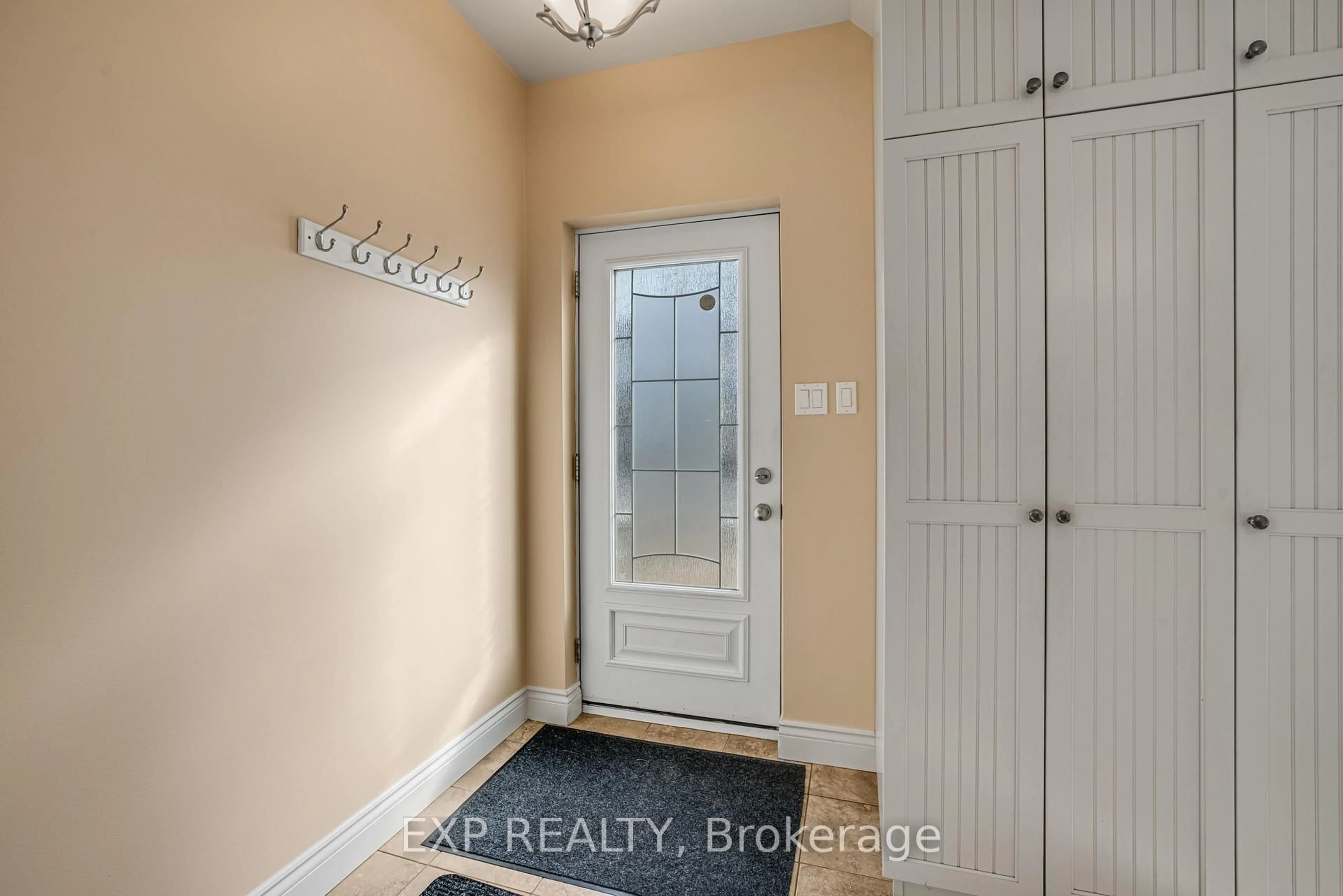 Indoor entryway for 4518 Ste Catherine St, The Nation Ontario K0C 2B0