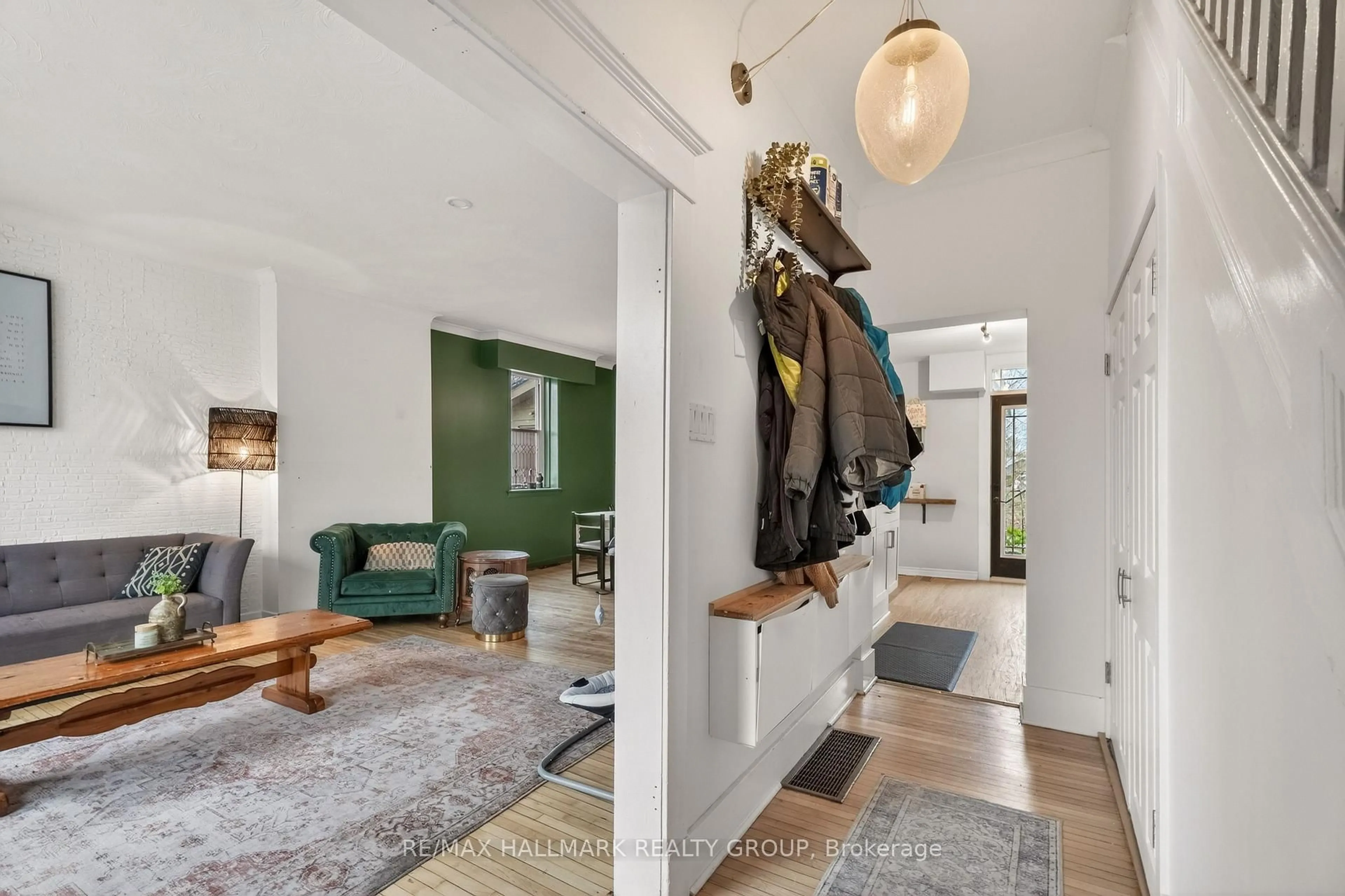 Indoor entryway for 2343 Church St, North Gower Ontario K0A 2T0