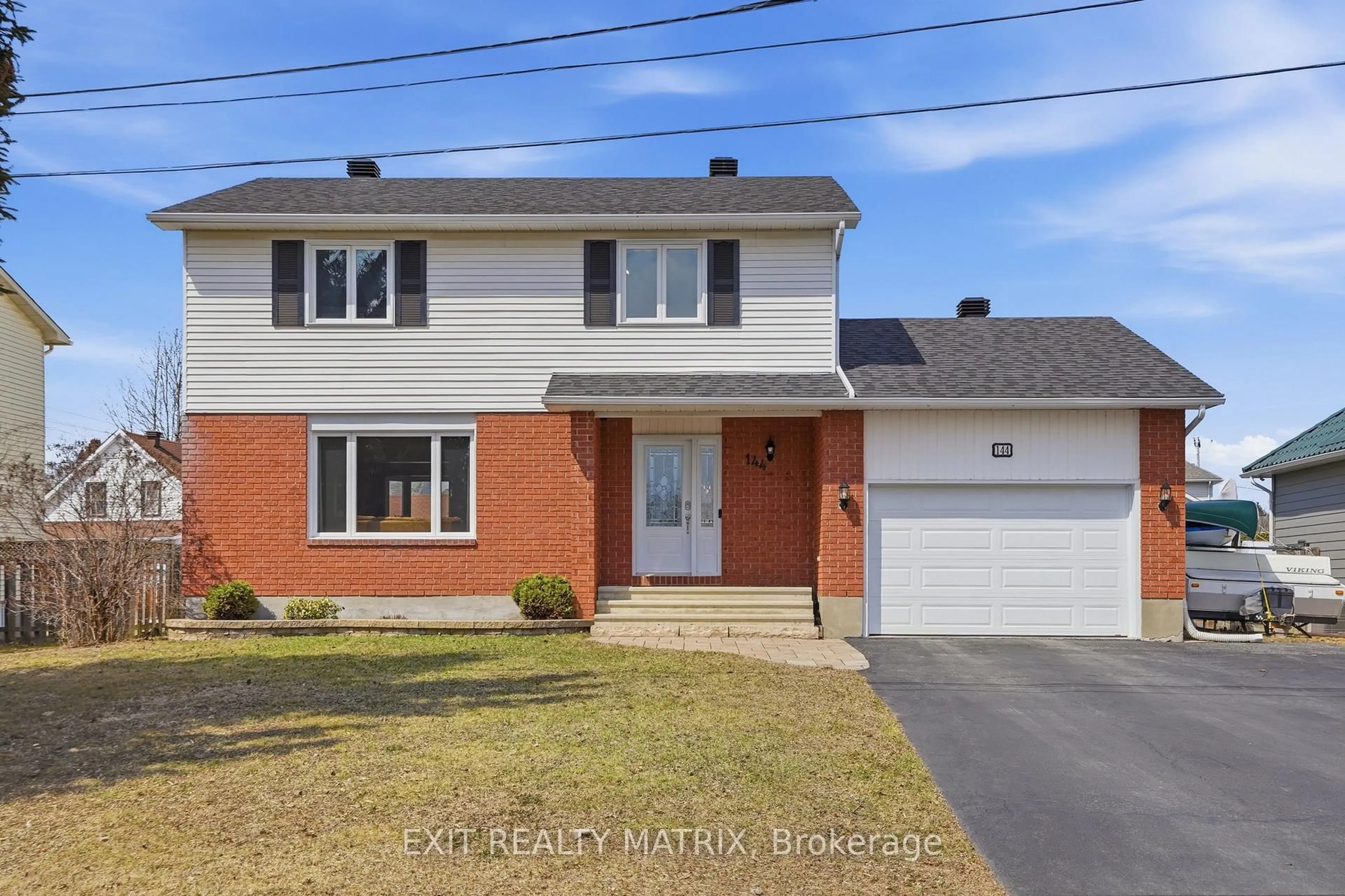 Home with brick exterior material, street for 144 Centenaire St, Russell Ontario K0A 1W0