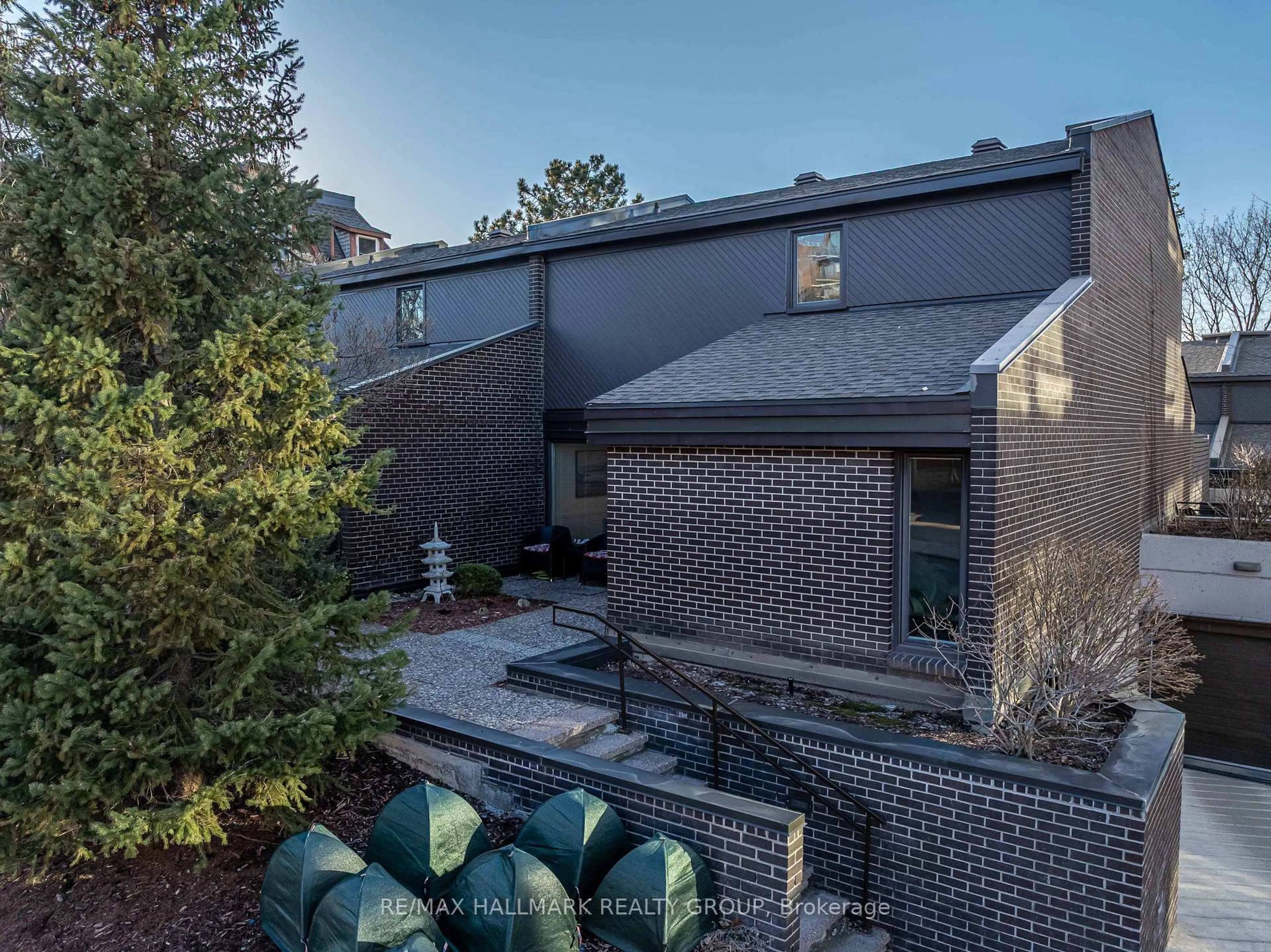 A pic from outside/outdoor area/front of a property/back of a property/a pic from drone, unknown for 300 Queen Elizabeth Dr #TH2, Ottawa Ontario K1S 3M6