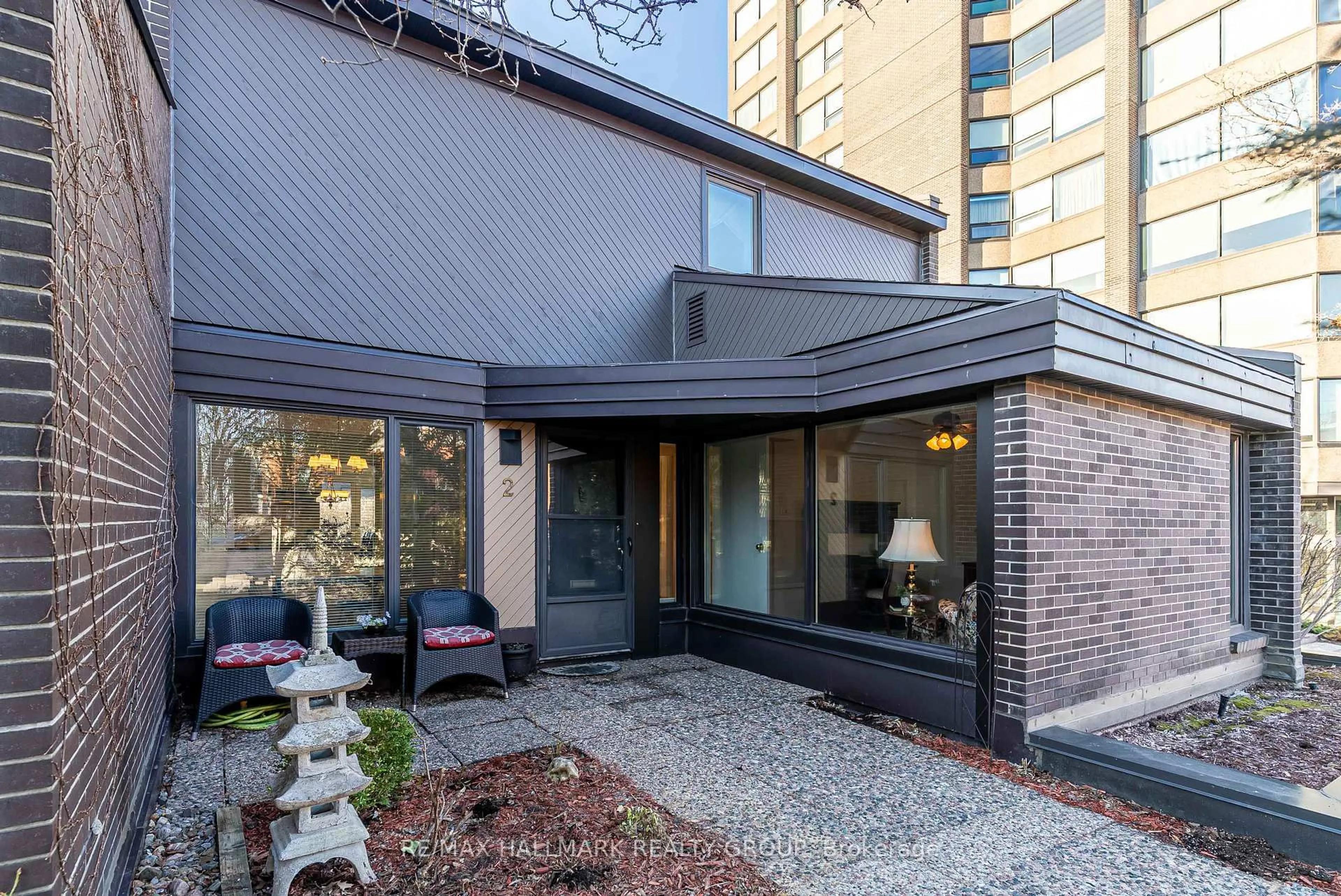 Unknown for 300 Queen Elizabeth Dr #TH2, Ottawa Ontario K1S 3M6