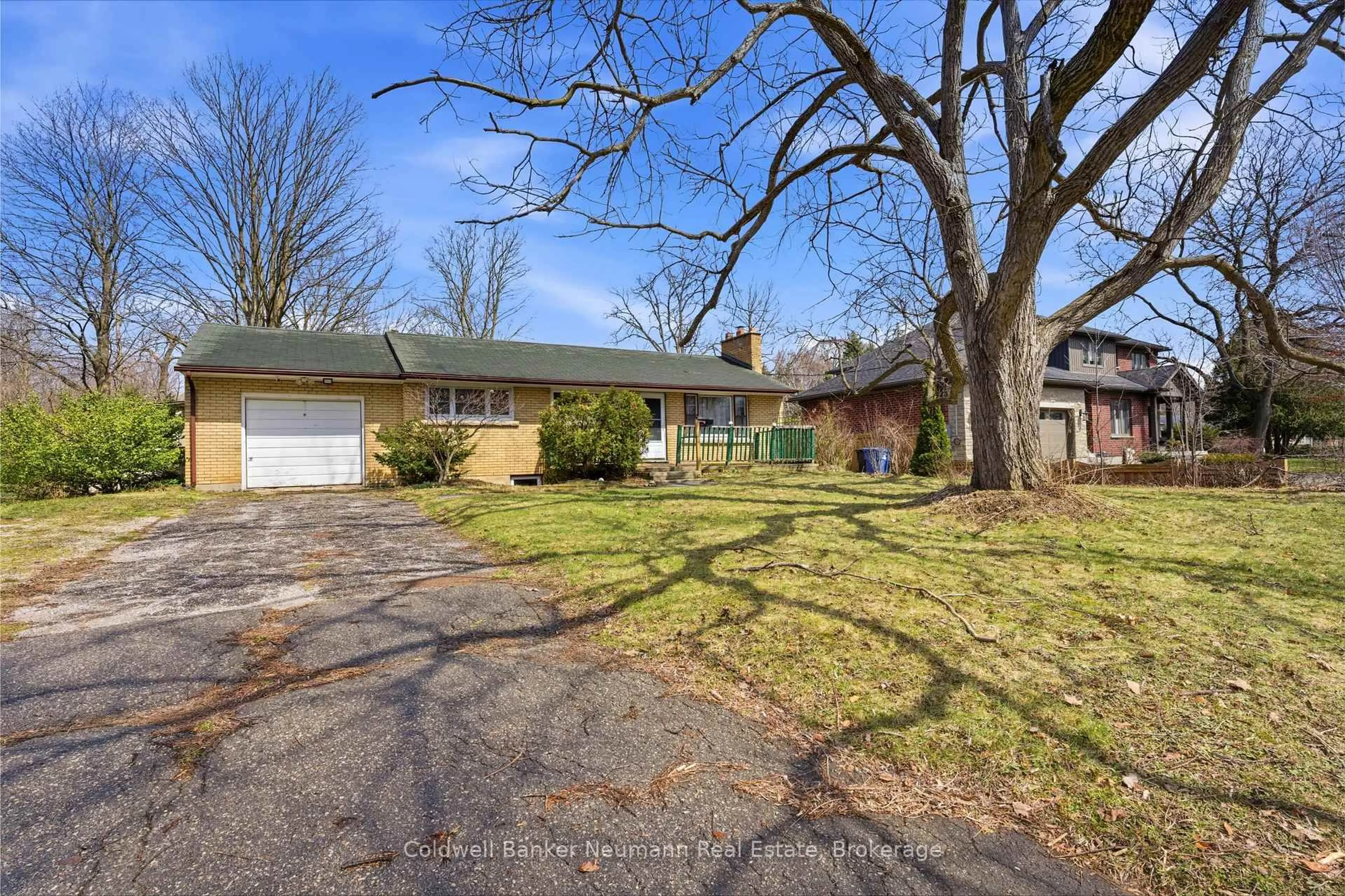 A pic from outside/outdoor area/front of a property/back of a property/a pic from drone, street for 74 Rodney Blvd, Guelph Ontario N1G 2H3