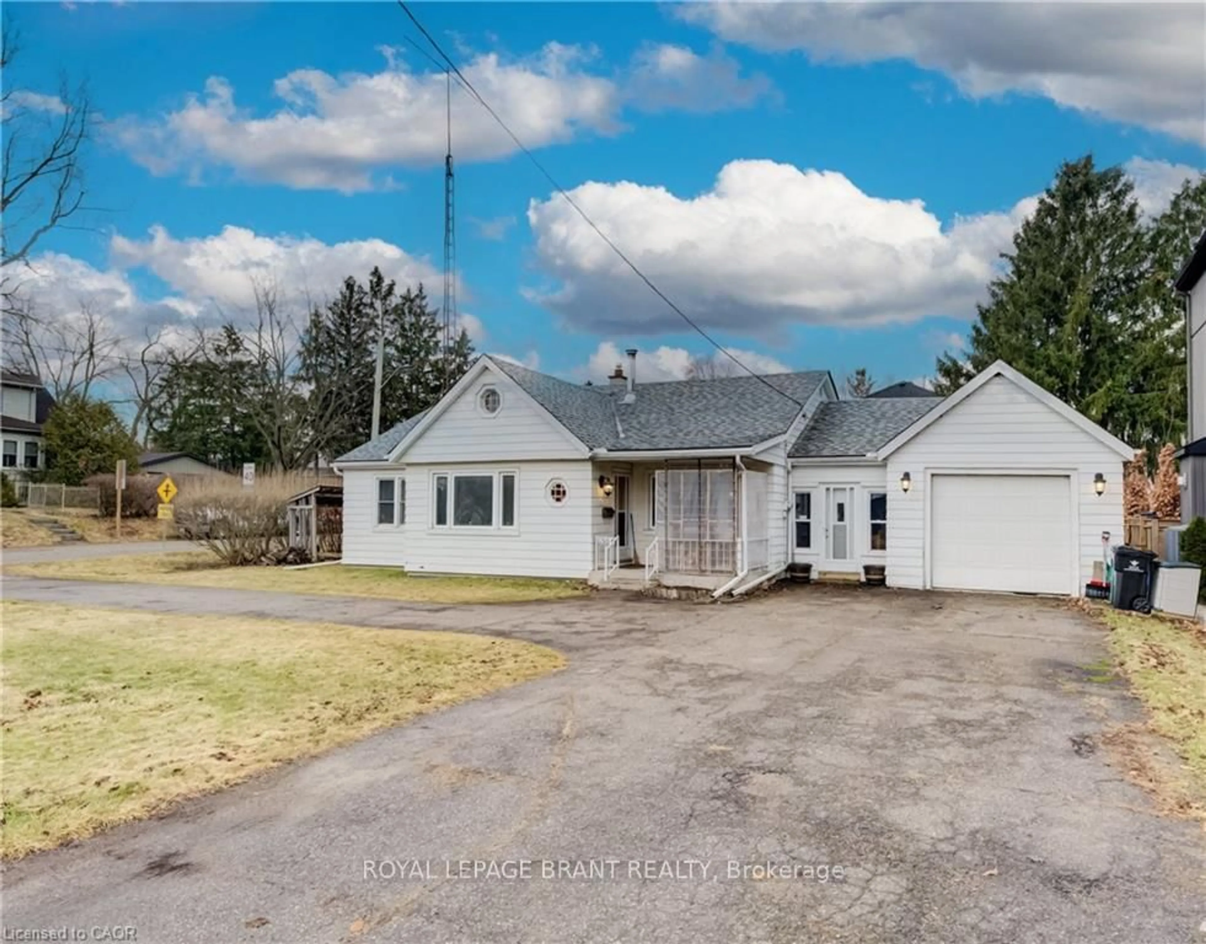 A pic from outside/outdoor area/front of a property/back of a property/a pic from drone, street for 1864 Coronation Blvd, Cambridge Ontario N3H 3S2