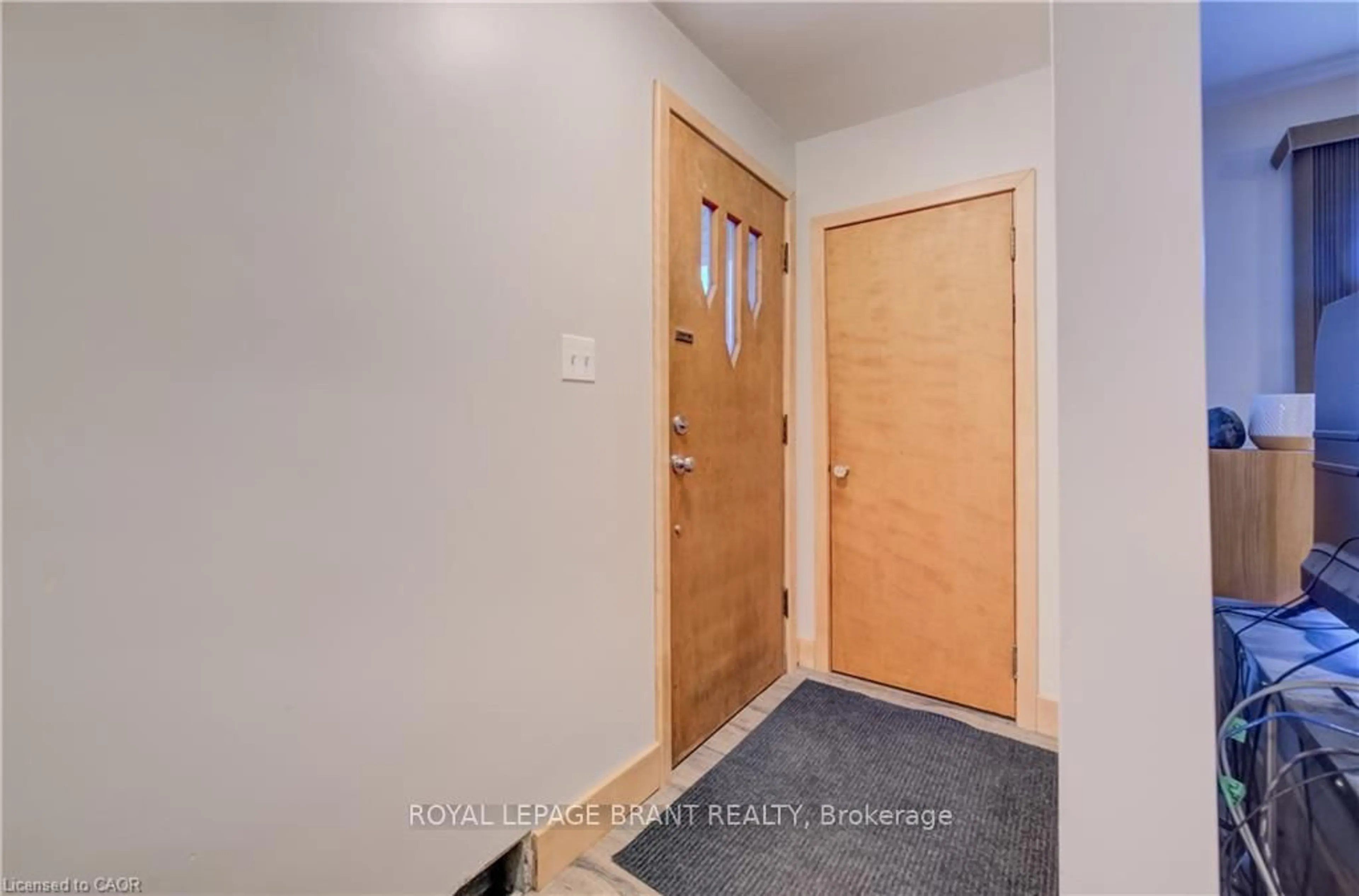 Indoor entryway for 1864 Coronation Blvd, Cambridge Ontario N3H 3S2