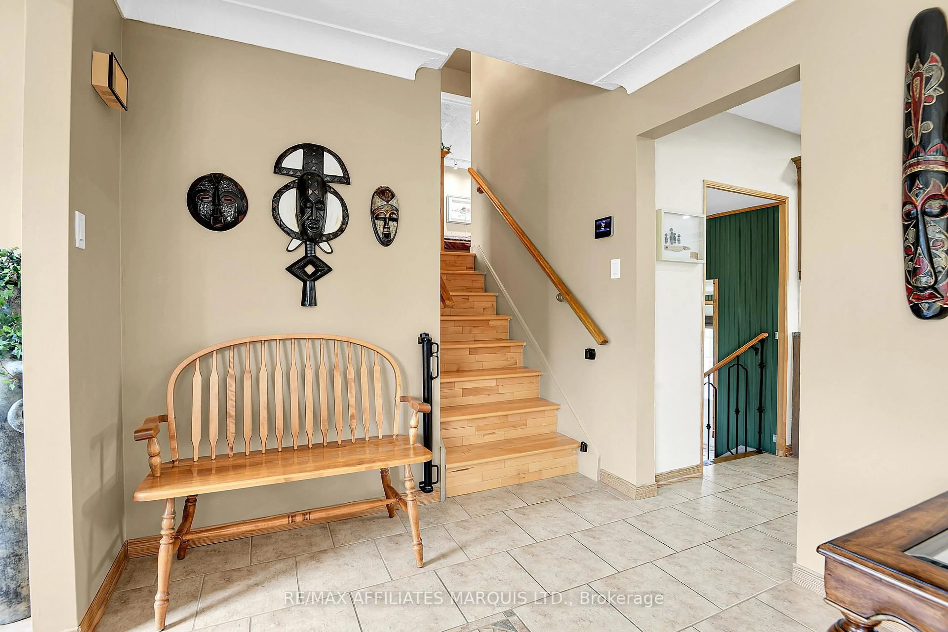Indoor foyer for 11 Ault Dr, South Stormont Ontario K0C 1M0