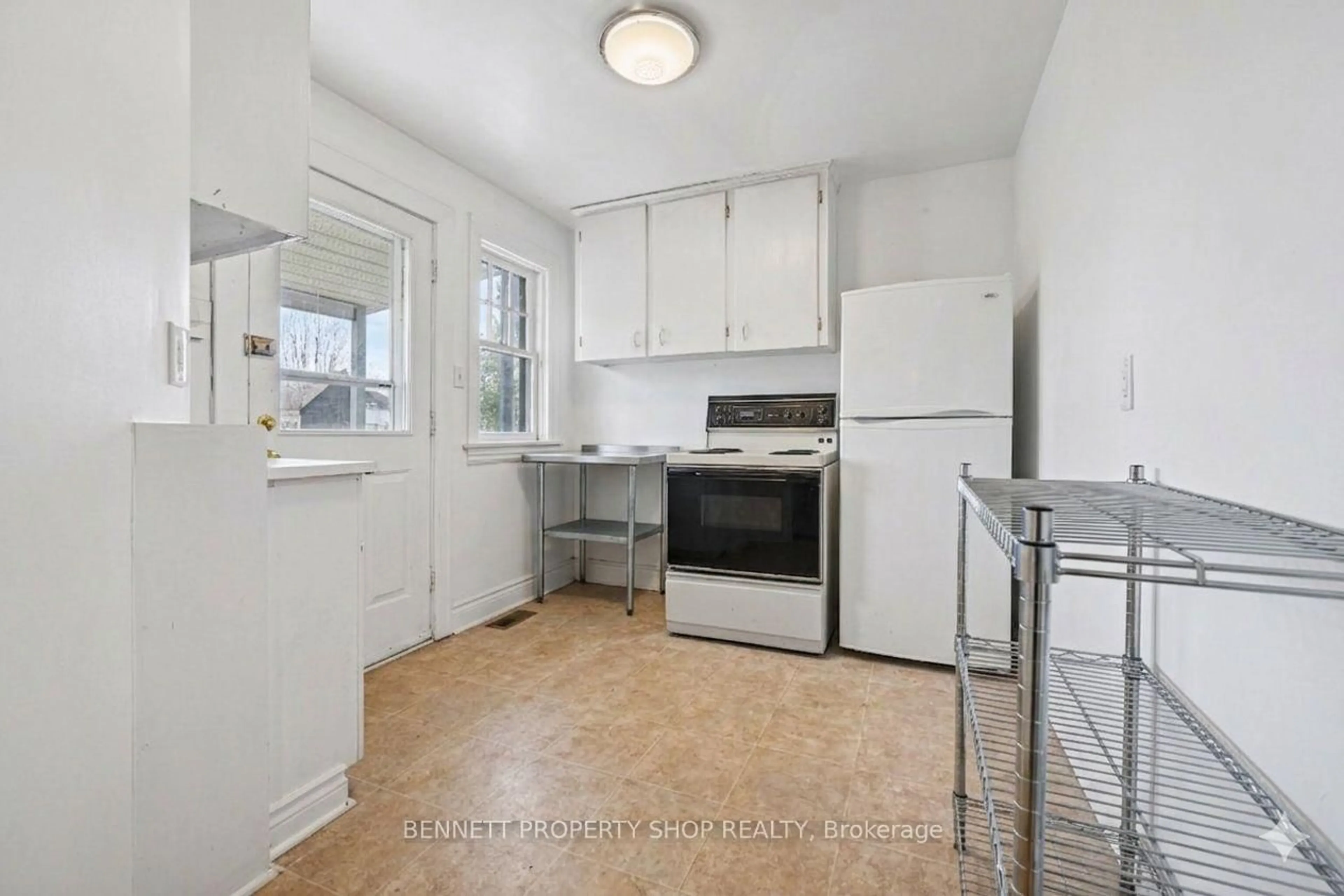 Standard kitchen, unknown for 56 Smirle Ave, Ottawa Ontario K1Y 0S1