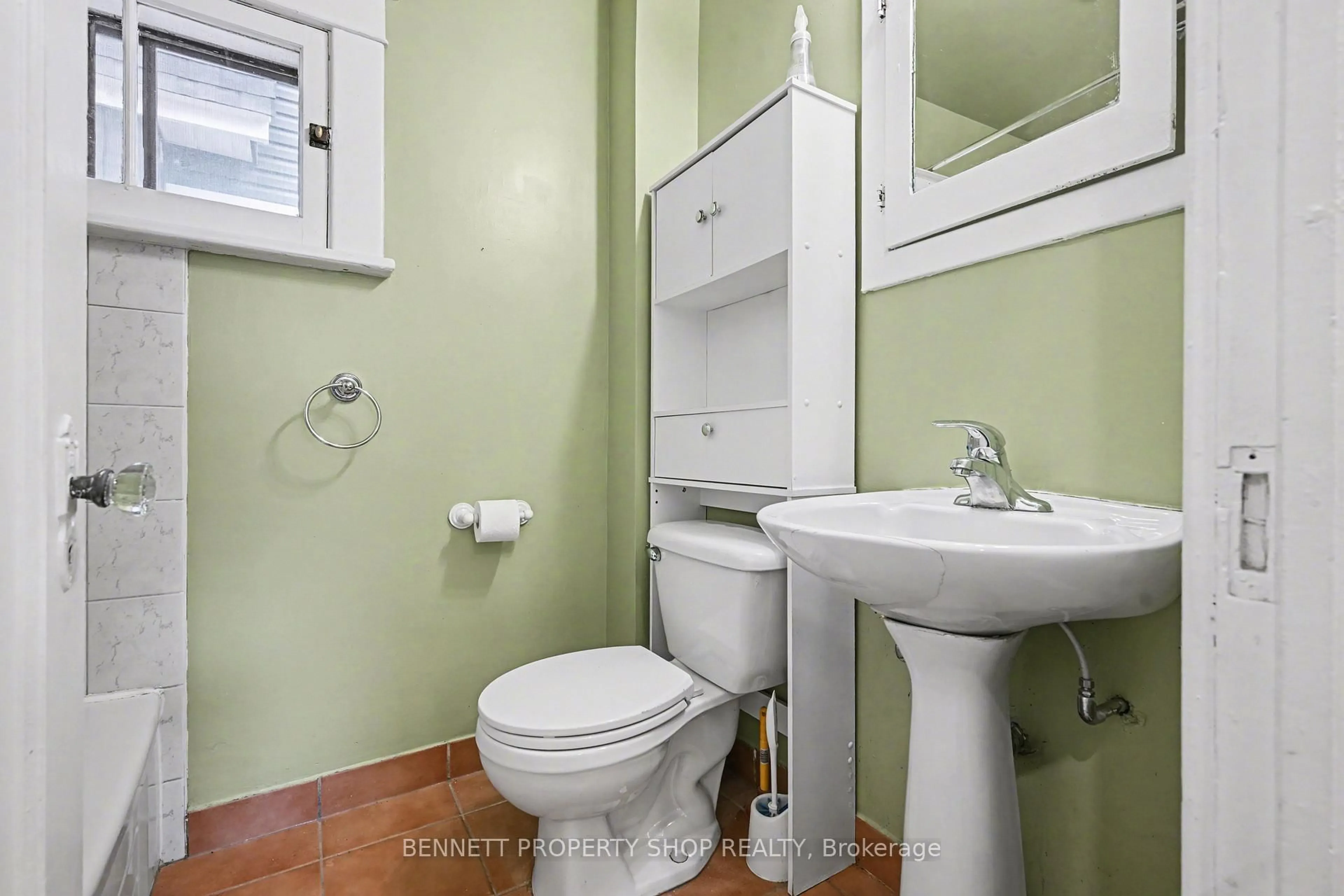 Standard bathroom, ceramic/tile floor for 56 Smirle Ave, Ottawa Ontario K1Y 0S1