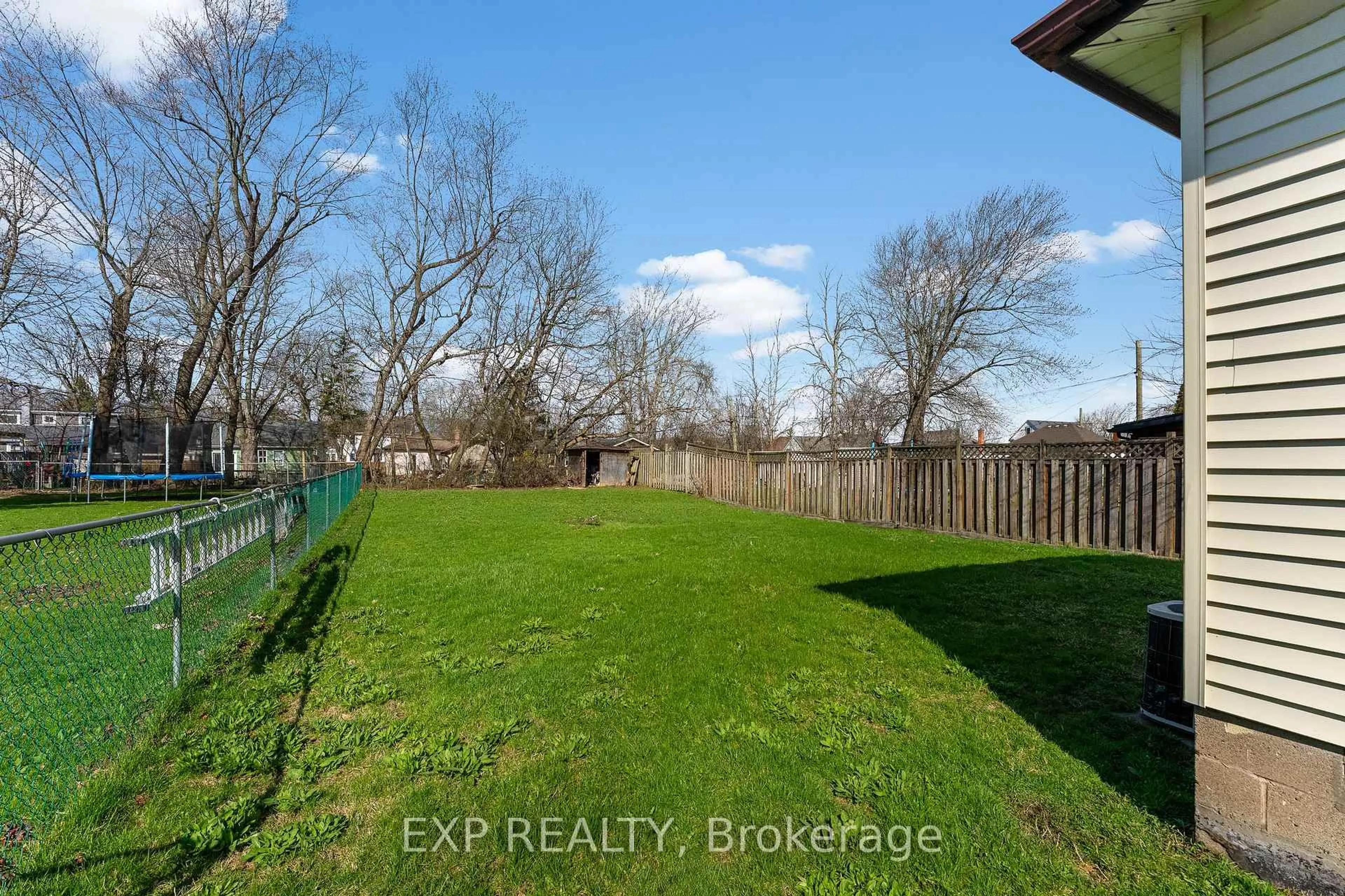 Patio, water/lake/river/ocean view for 152 High St, Fort Erie Ontario L2A 3R1