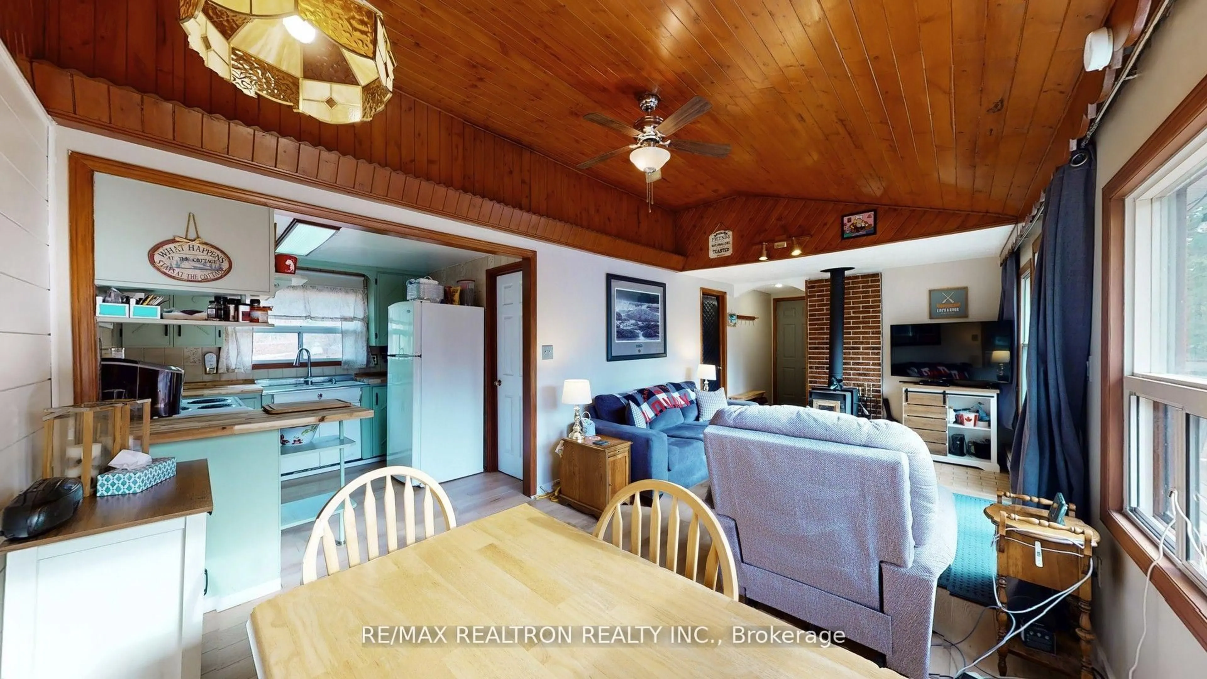 Dining room, wood/laminate floor for 286 Edwina Dr, Trent Lakes Ontario K0M 1A0