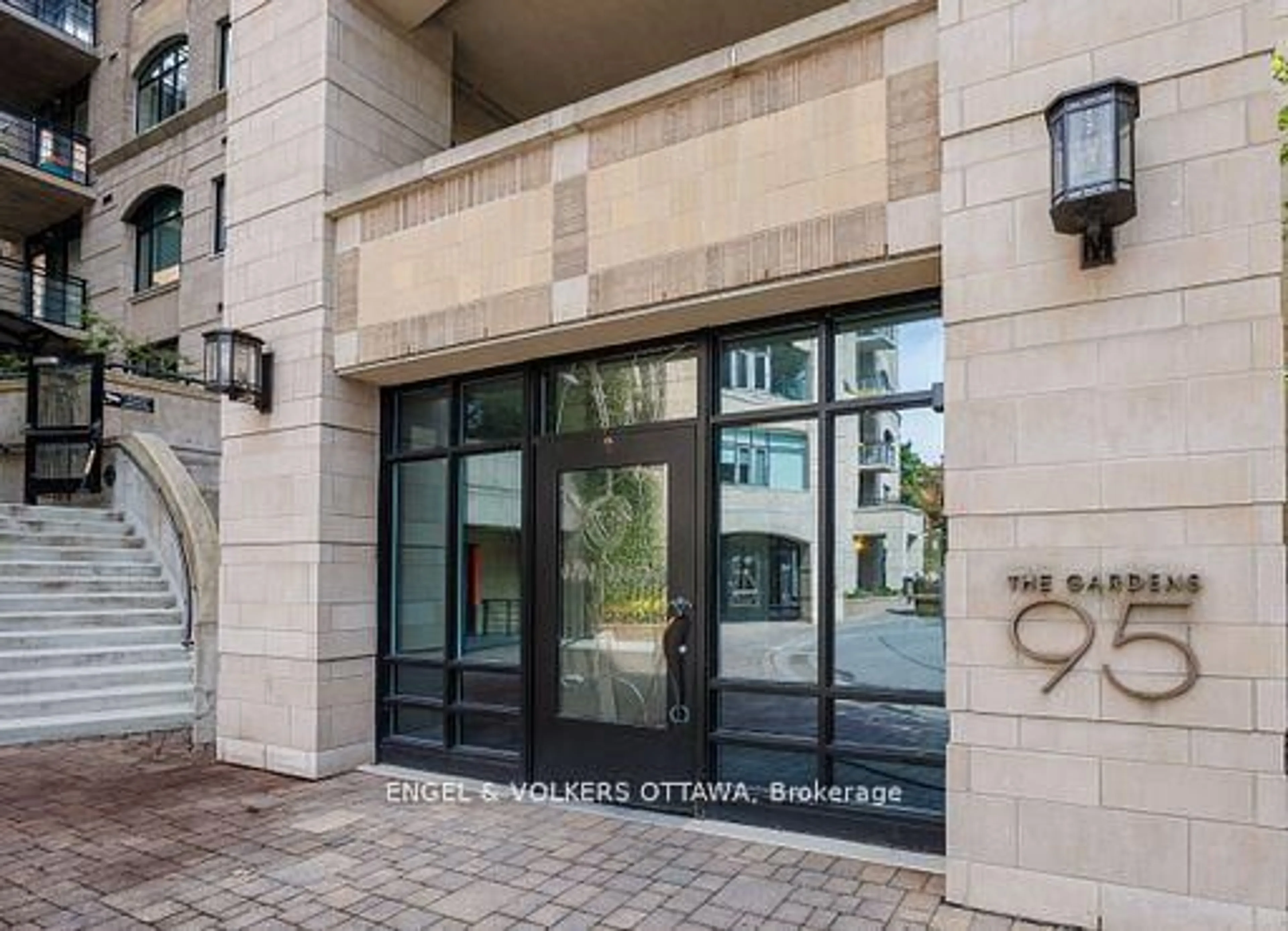 Indoor foyer for 95 Bronson Ave #505, Ottawa Ontario K1R 1E2