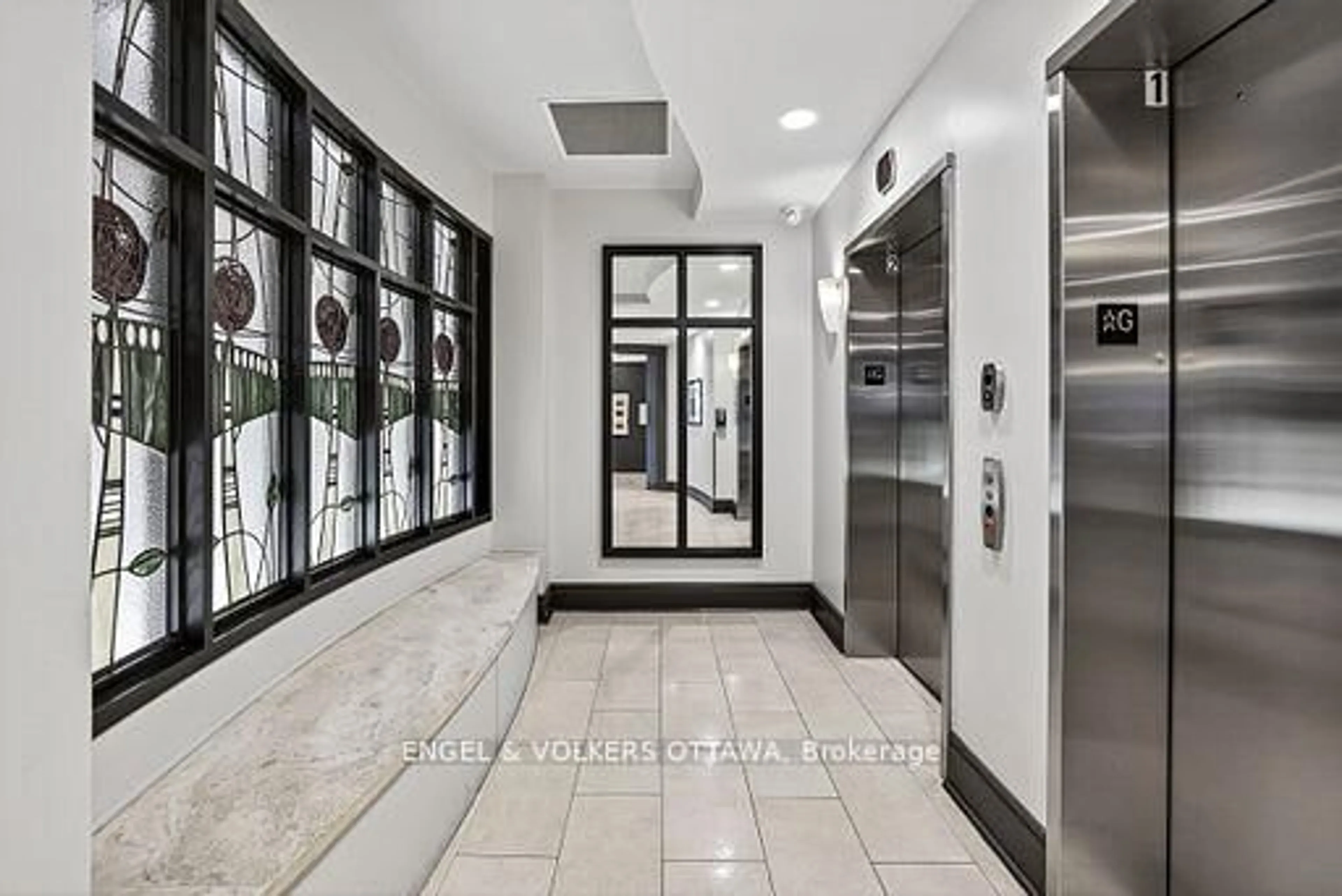 Indoor foyer for 95 Bronson Ave #505, Ottawa Ontario K1R 1E2