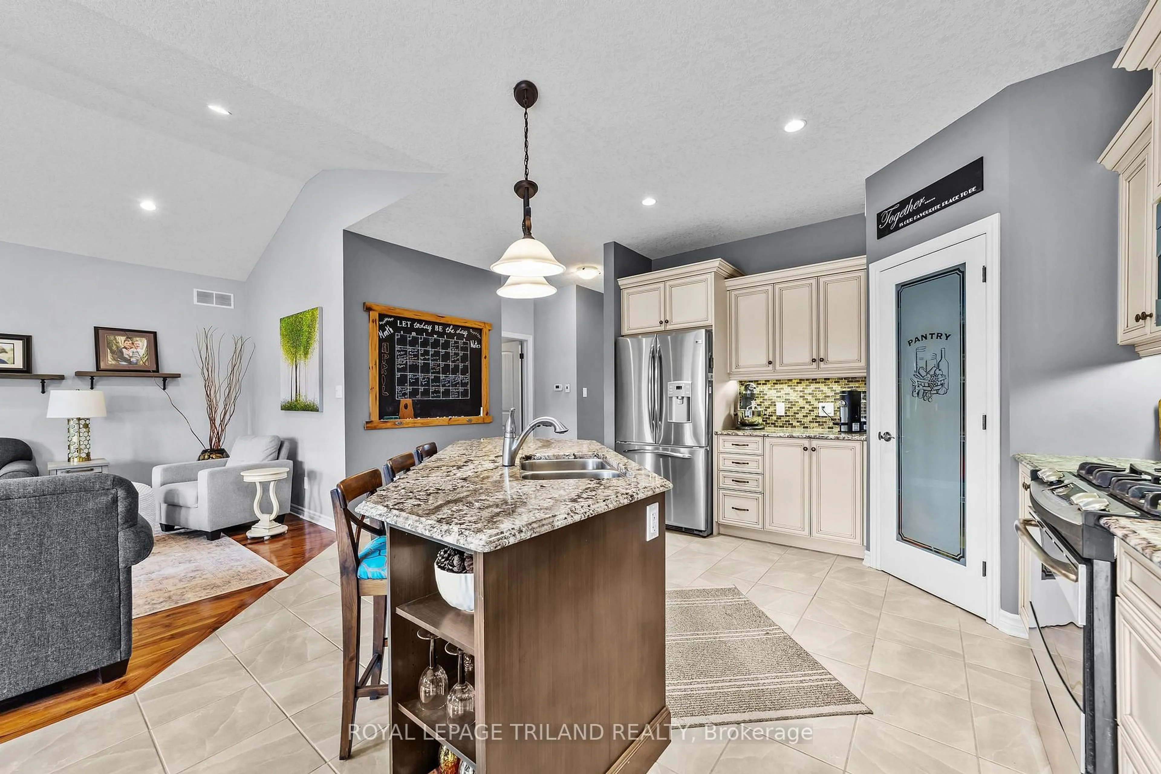 Open concept kitchen, ceramic/tile floor for 3194 Pincombe Dr, London South Ontario N6L 0B4