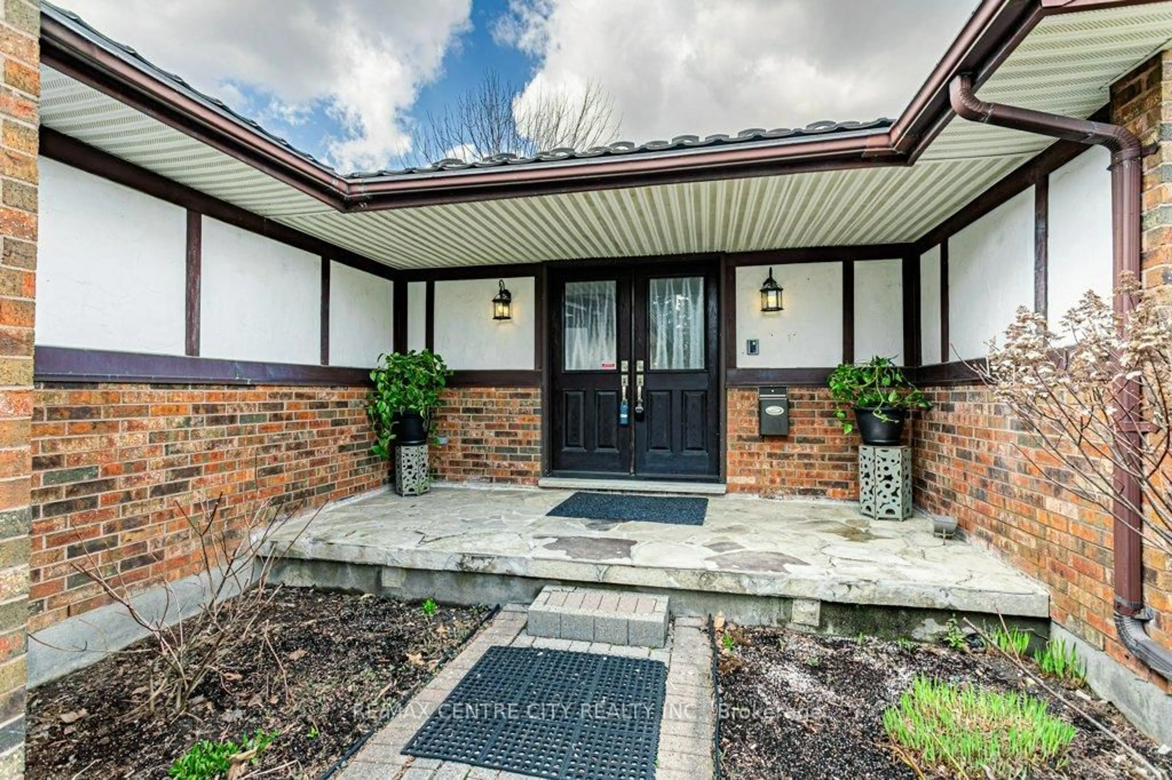 Home with brick exterior material, street for 194 Commissioners Rd, London South Ontario N6C 2T1