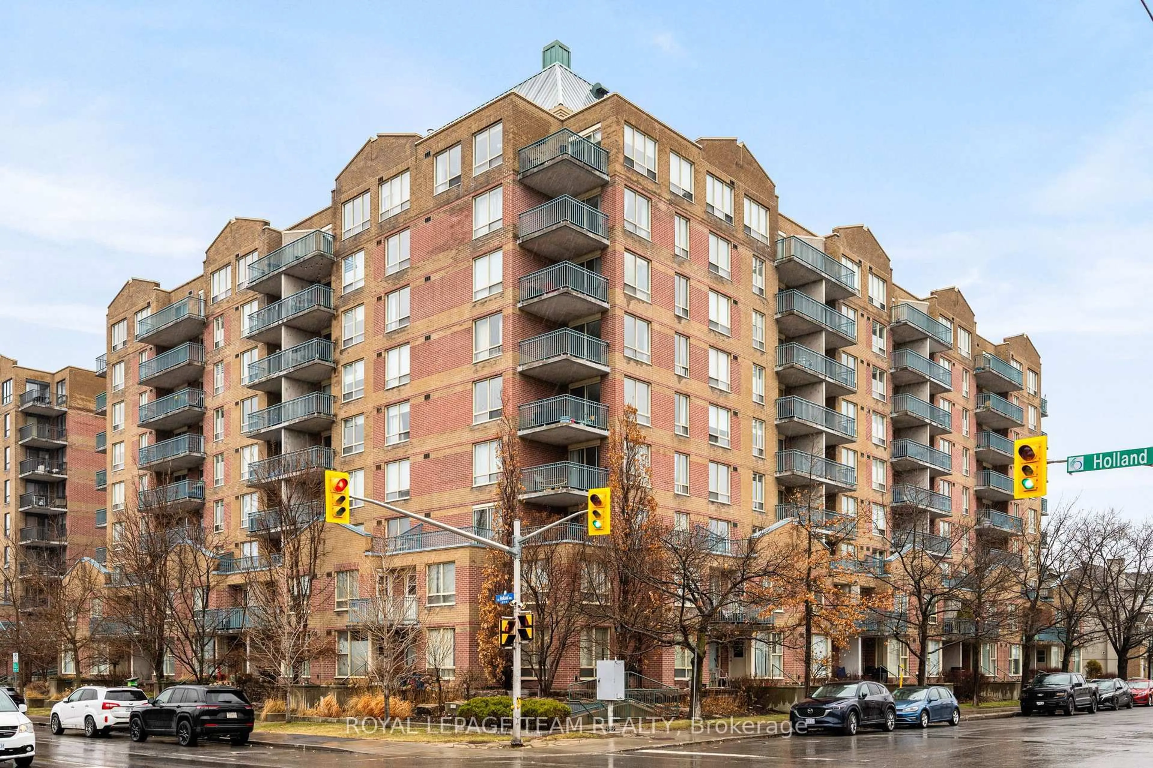 Patio, building for 45 Holland Ave #902, Ottawa Ontario K1Y 4S3