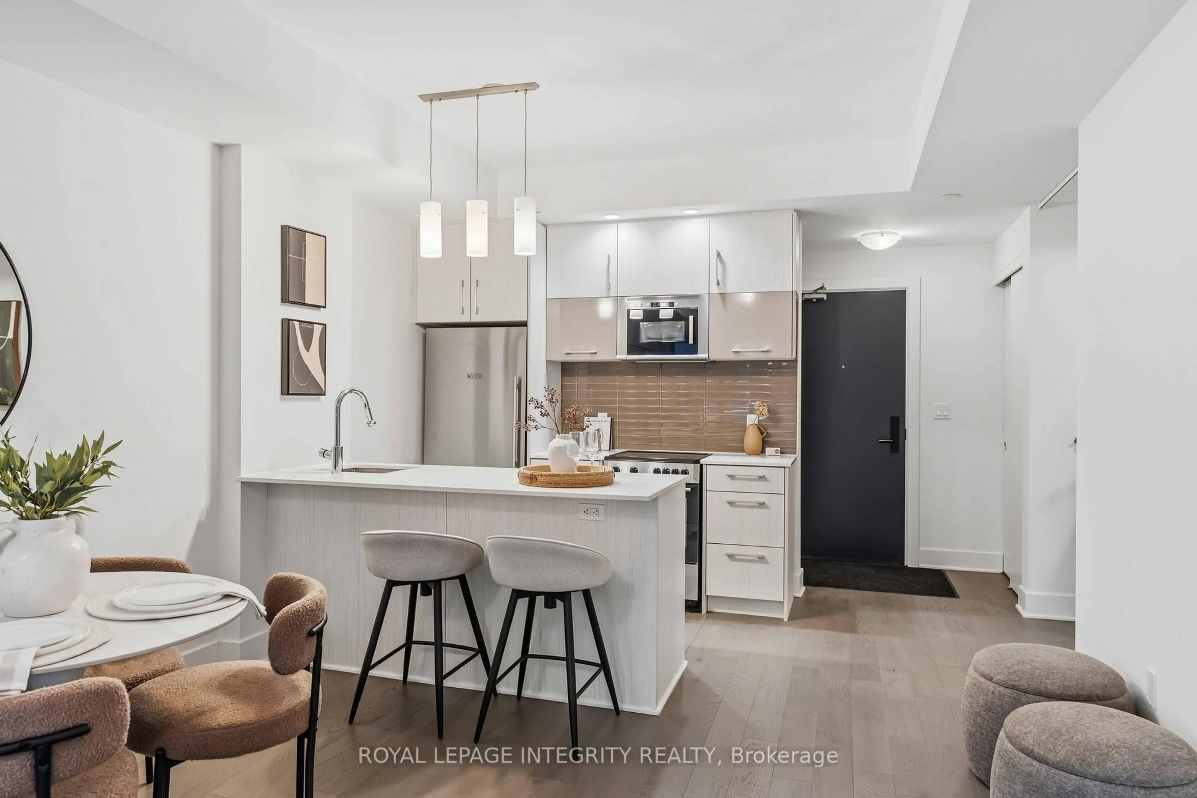 Open concept kitchen, ceramic/tile floor for 255 Bay St #1007, Ottawa Ontario K1R 0C5
