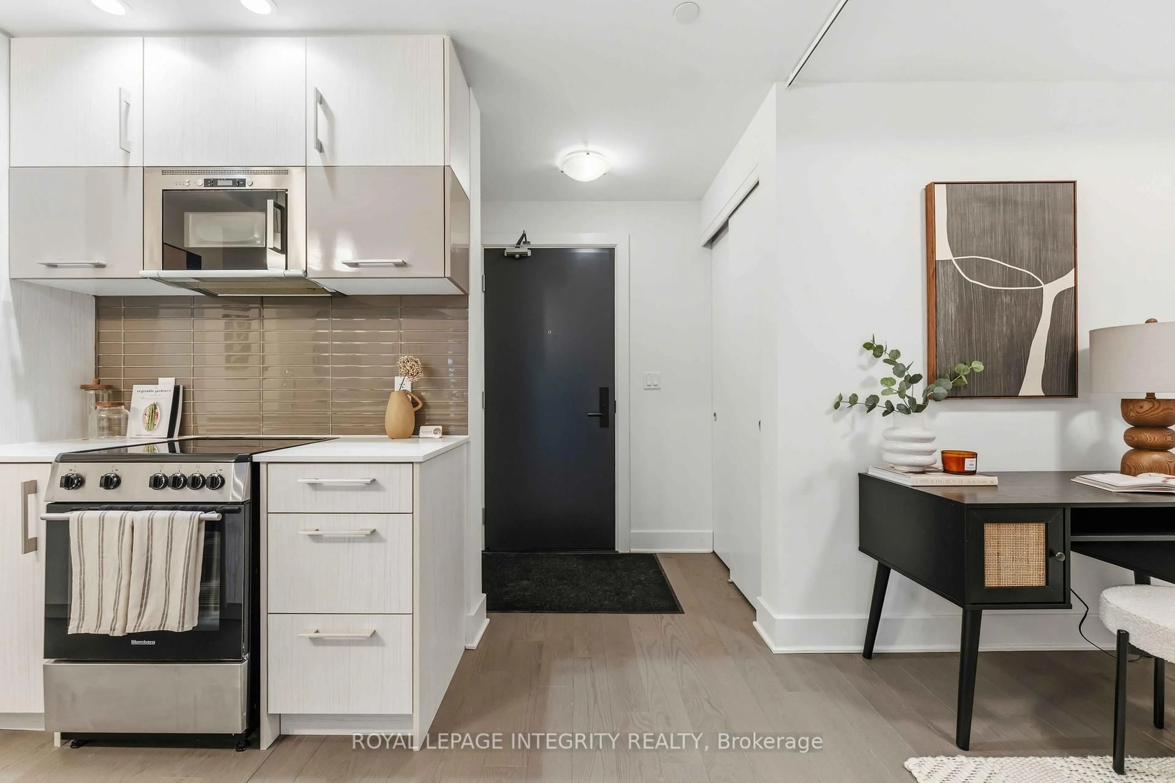 Standard kitchen, unknown for 255 Bay St #1007, Ottawa Ontario K1R 0C5