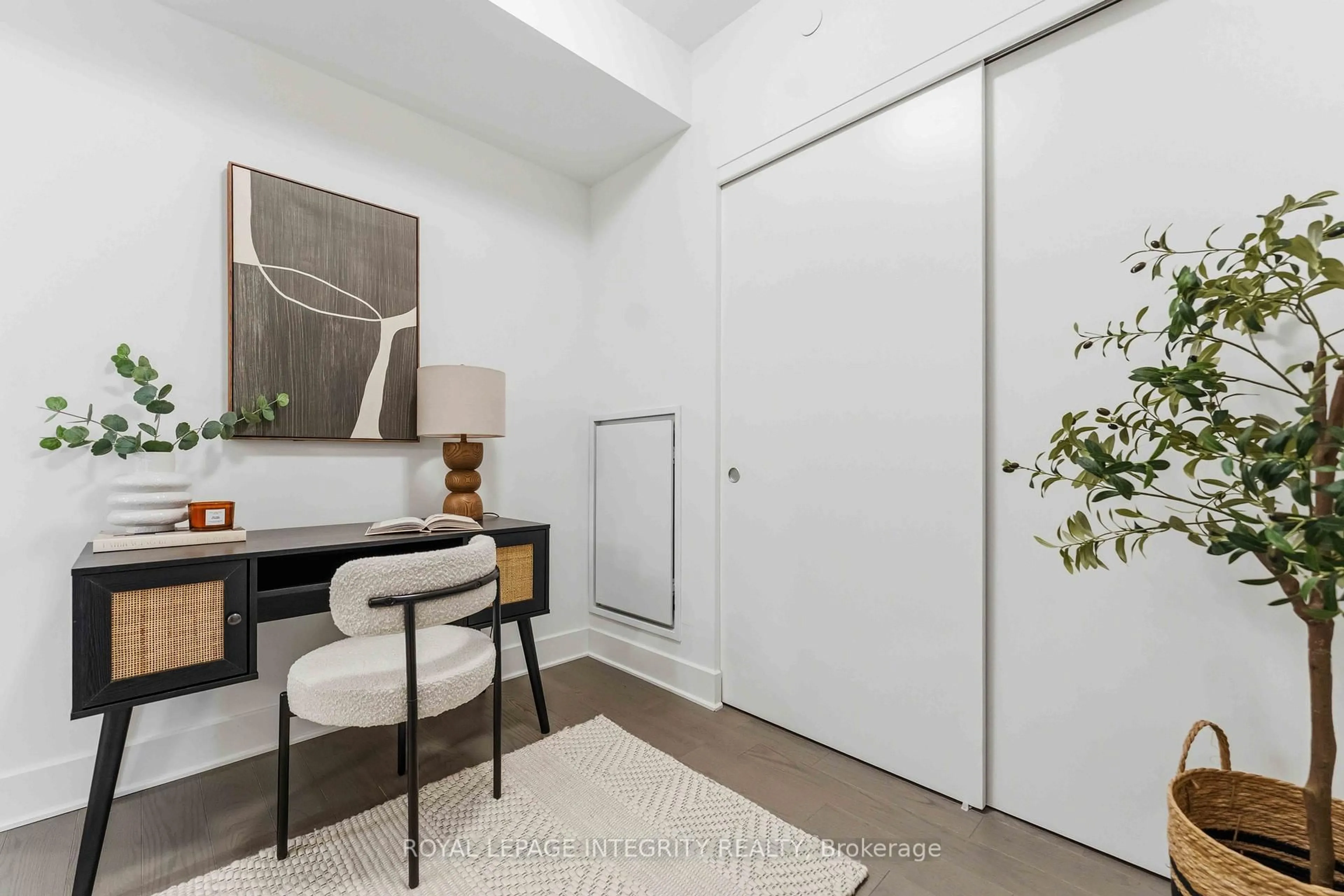 Indoor entryway for 255 Bay St #1007, Ottawa Ontario K1R 0C5