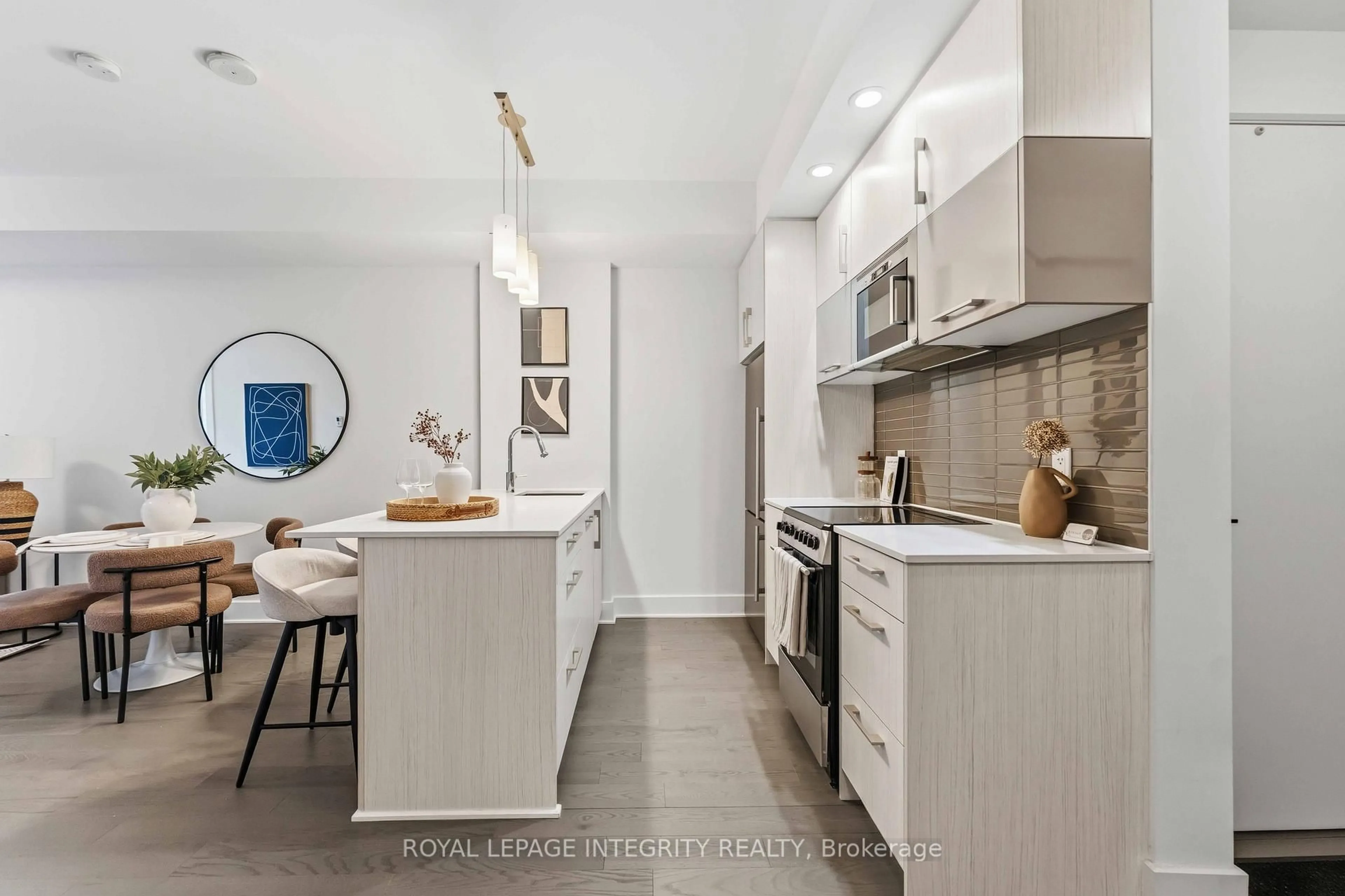 Open concept kitchen, ceramic/tile floor for 255 Bay St #1007, Ottawa Ontario K1R 0C5