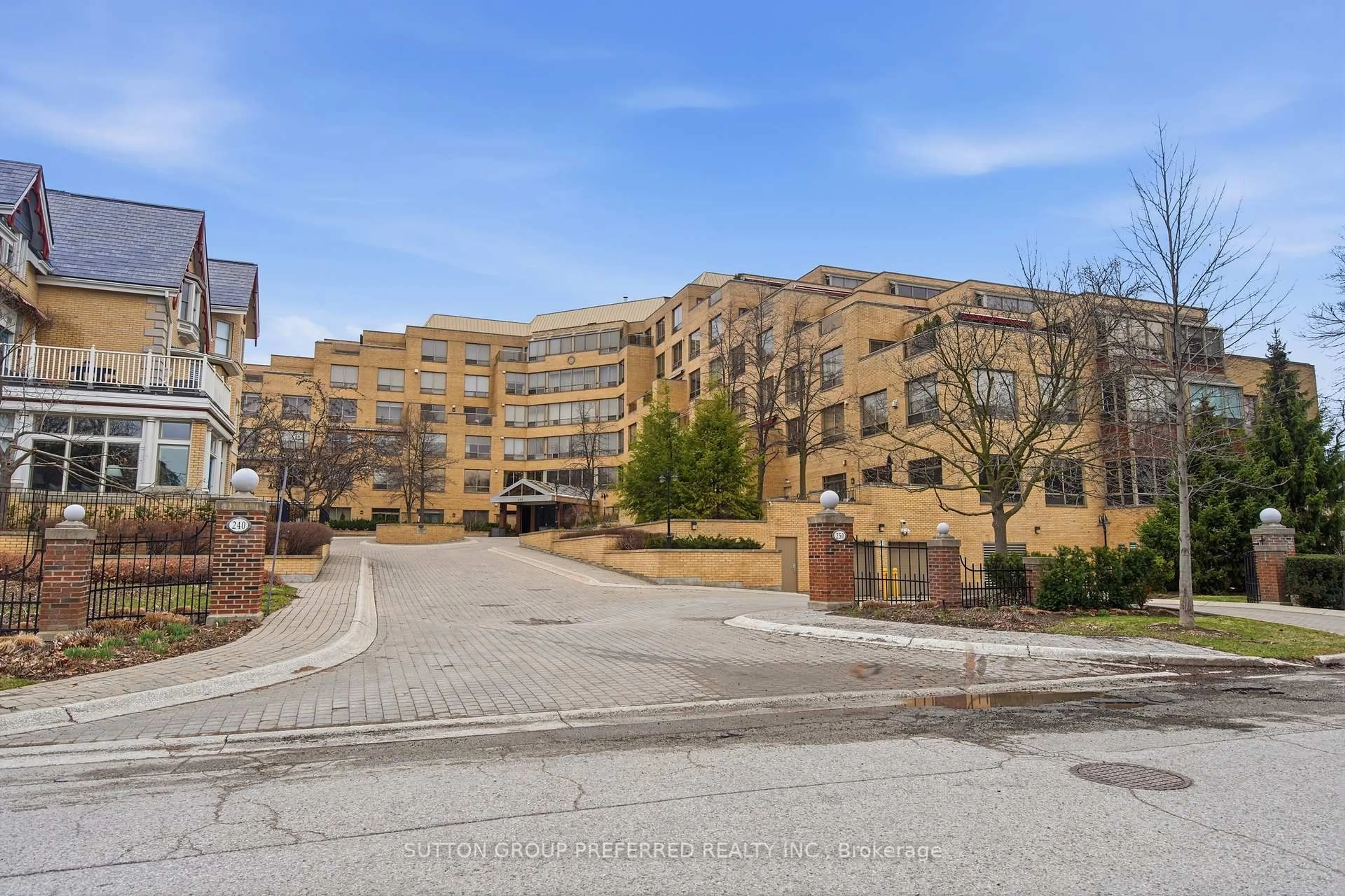 A pic from outside/outdoor area/front of a property/back of a property/a pic from drone, street for 250 Sydenham St #310, London East Ontario N6A 5S1