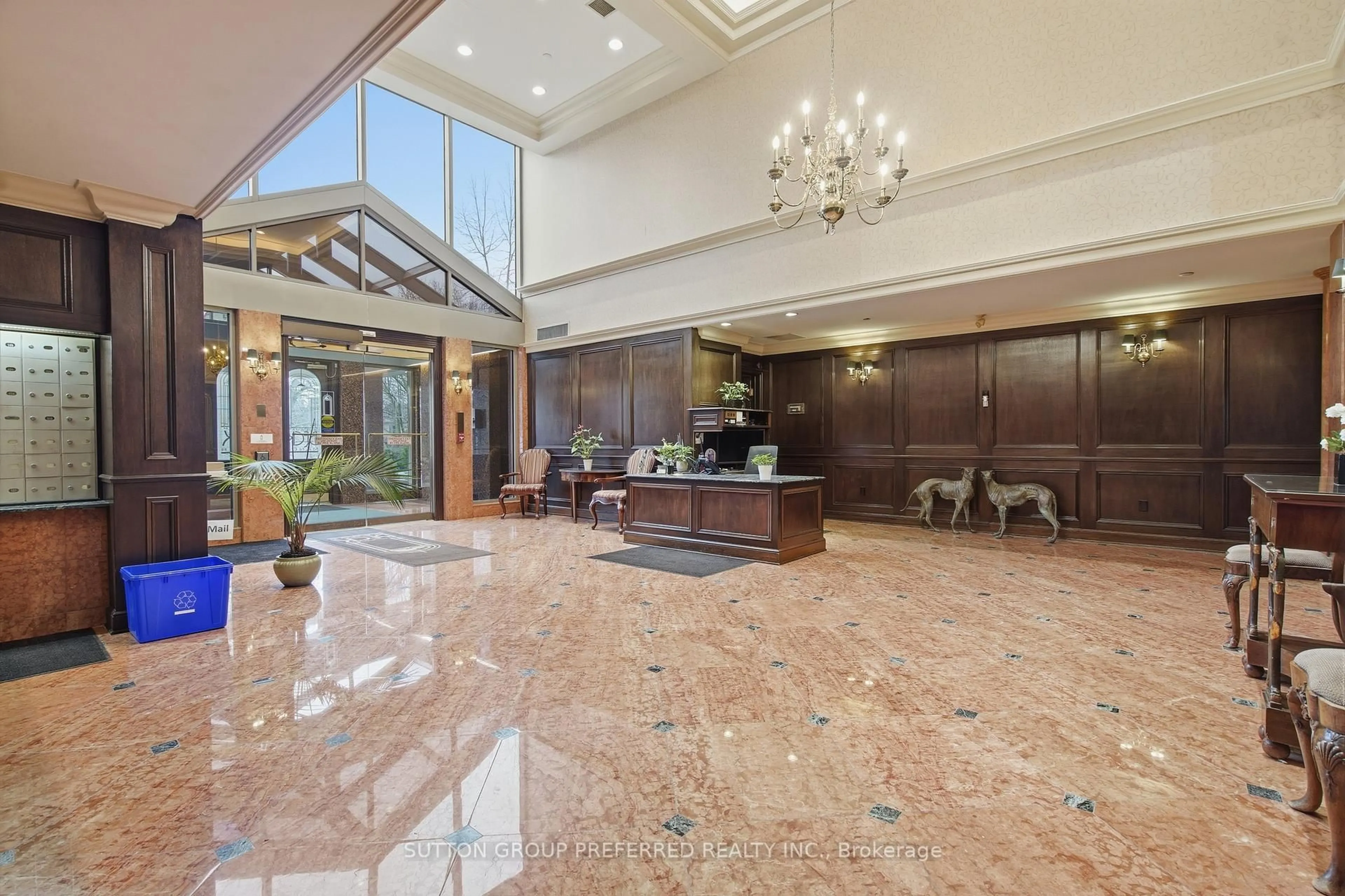Lobby for 250 Sydenham St #310, London East Ontario N6A 5S1