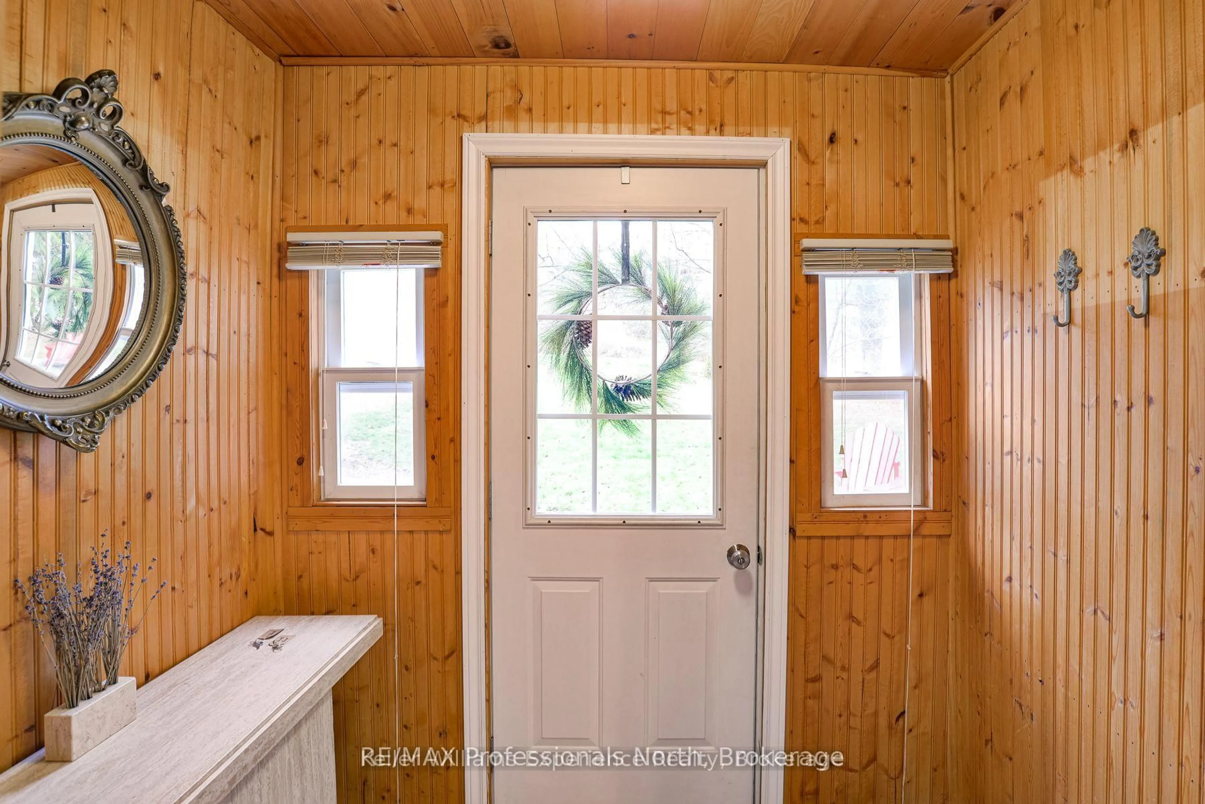 Standard bathroom, unknown for 14 Edward St, Bracebridge Ontario P1L 1H5