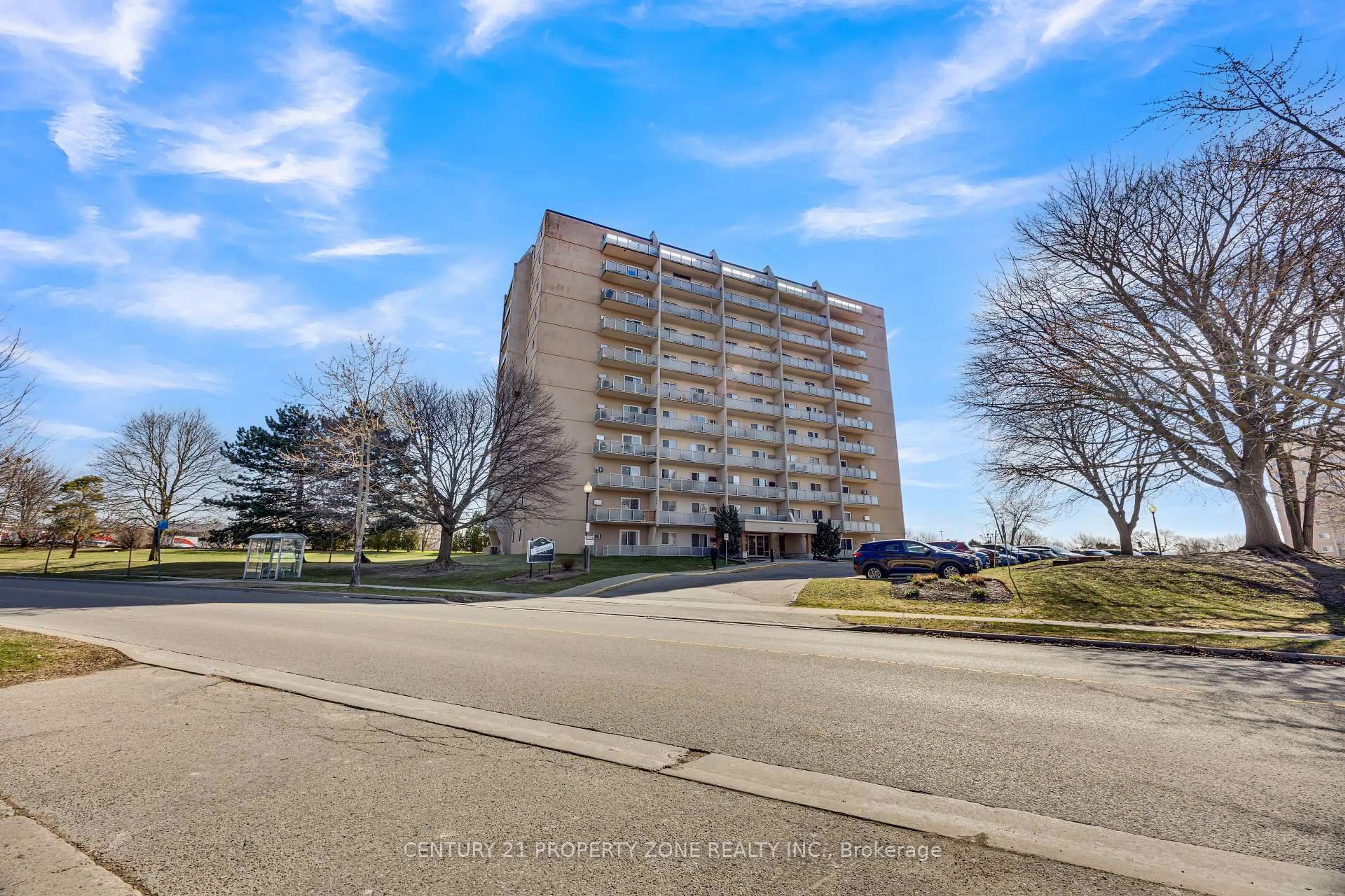 A pic from outside/outdoor area/front of a property/back of a property/a pic from drone, unknown for 583 Mornington Ave #610, London East Ontario N5Y 3E9