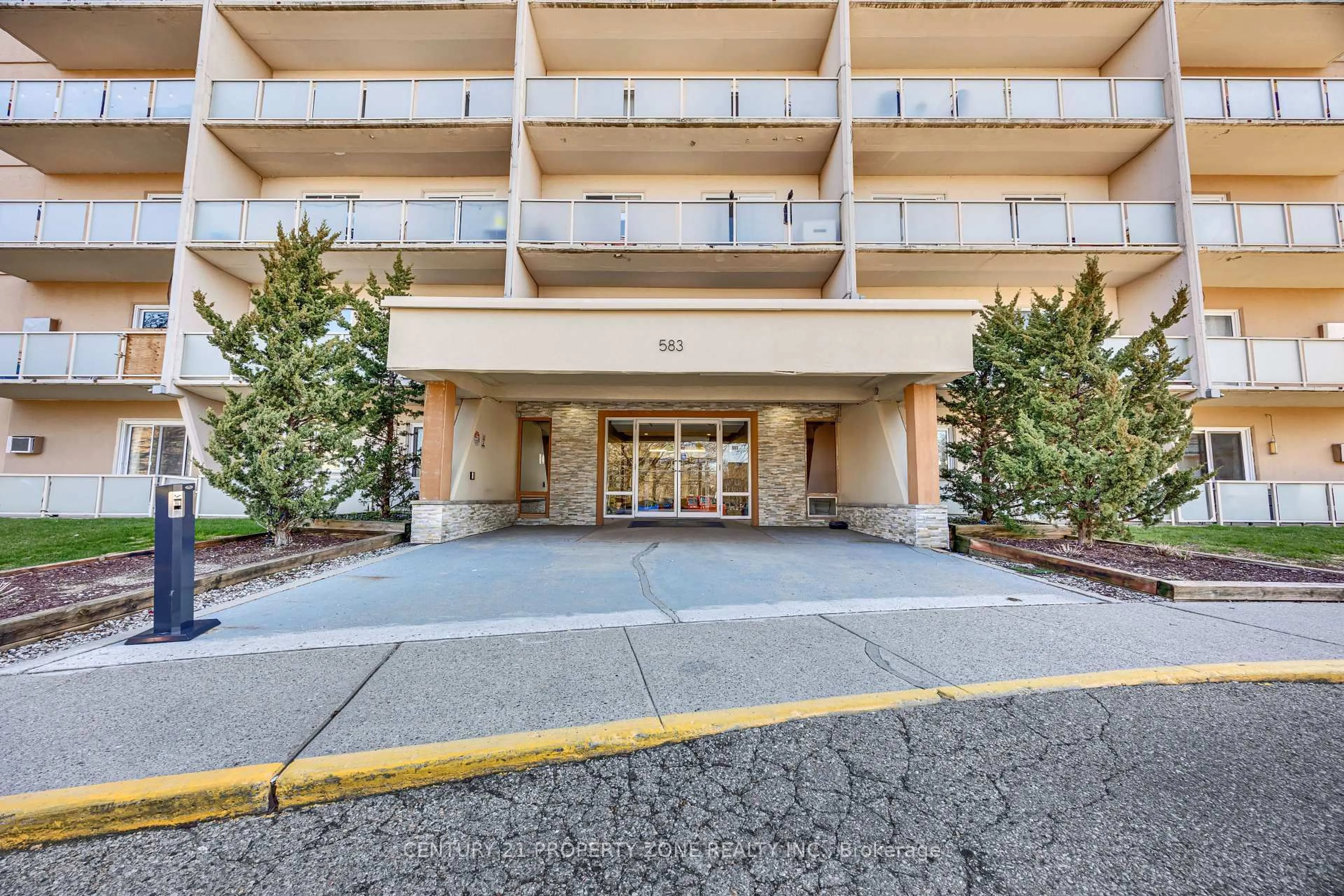 Indoor foyer for 583 Mornington Ave #610, London East Ontario N5Y 3E9