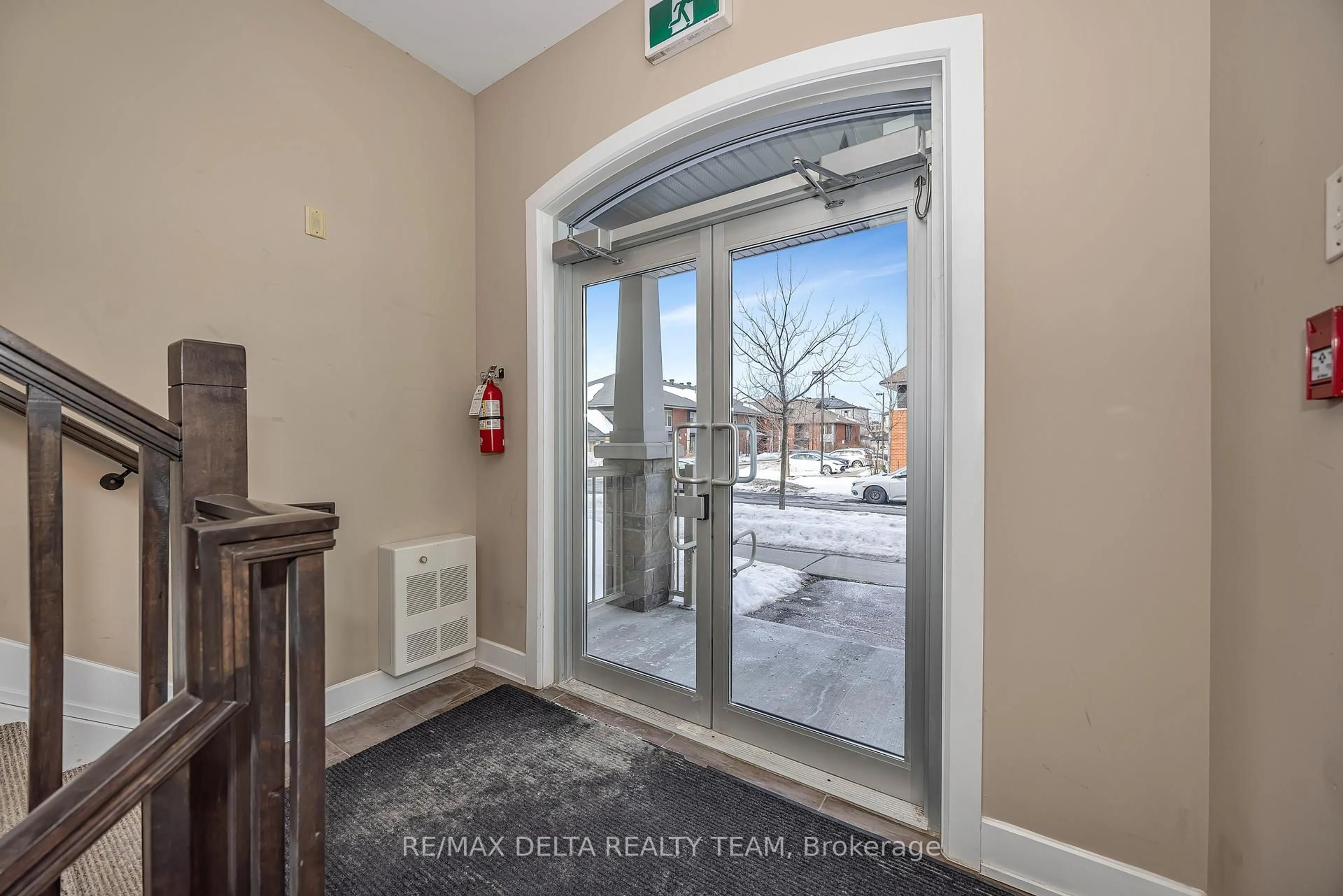 Indoor foyer for 486 Via Verona Ave #7, Ottawa Ontario K2J 6B3
