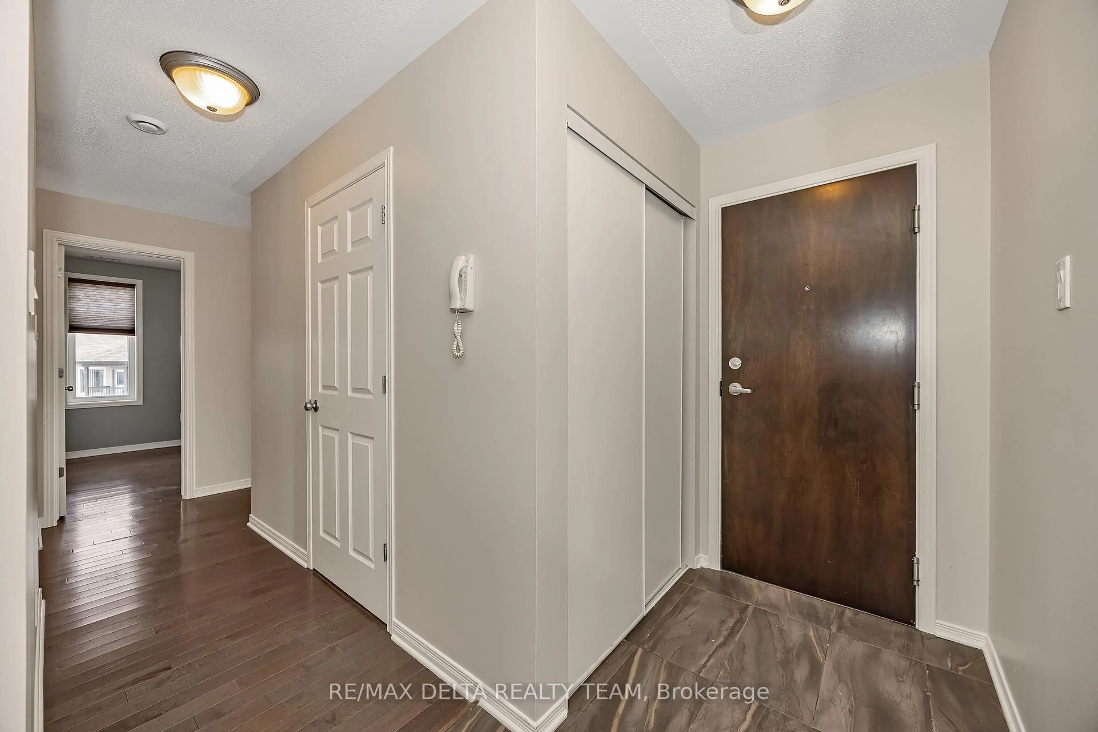 Indoor entryway for 486 Via Verona Ave #7, Ottawa Ontario K2J 6B3