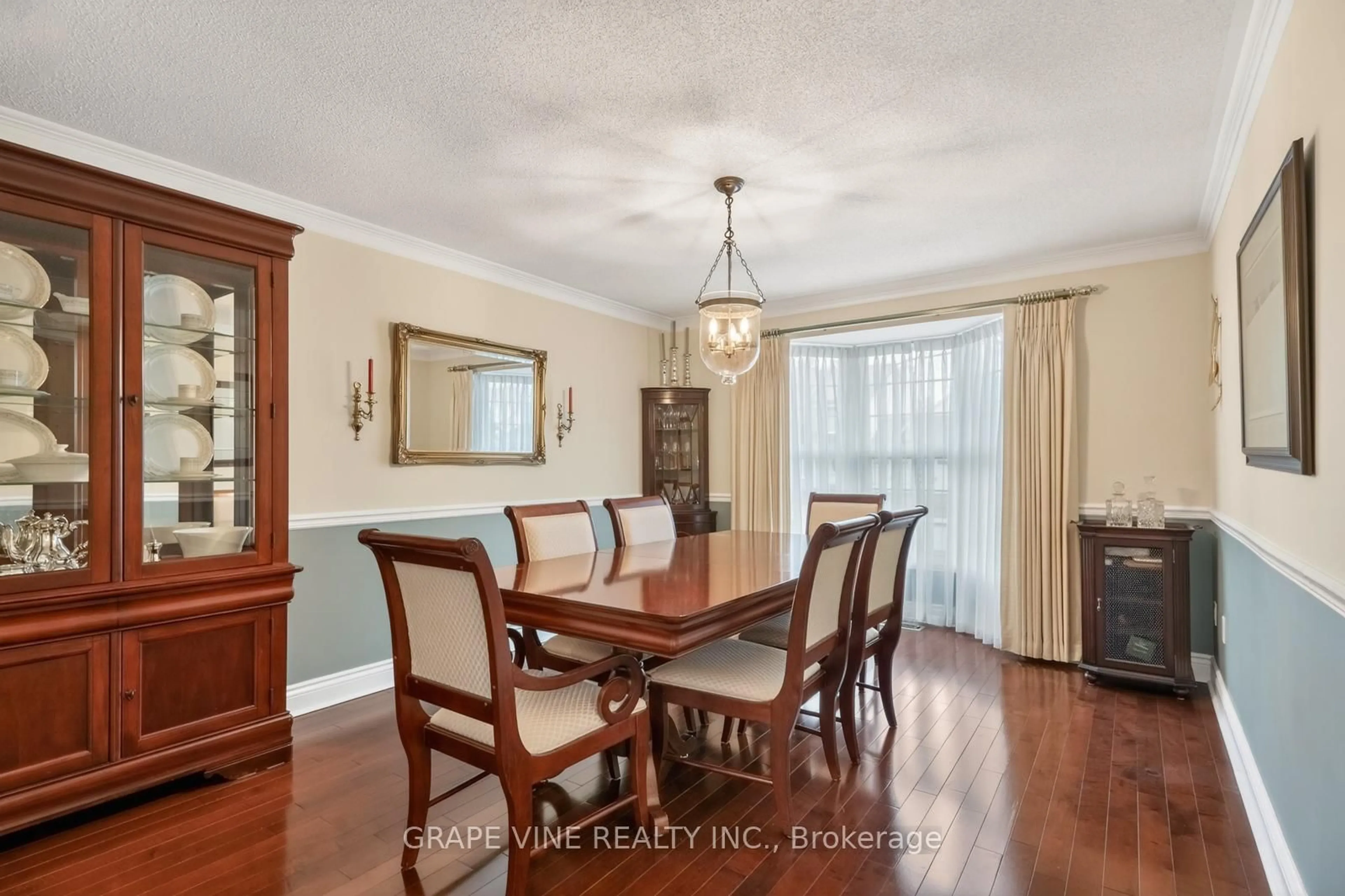Dining room, wood/laminate floor for 28 DELAMERE Dr, Stittsville Ontario K2S 1G7