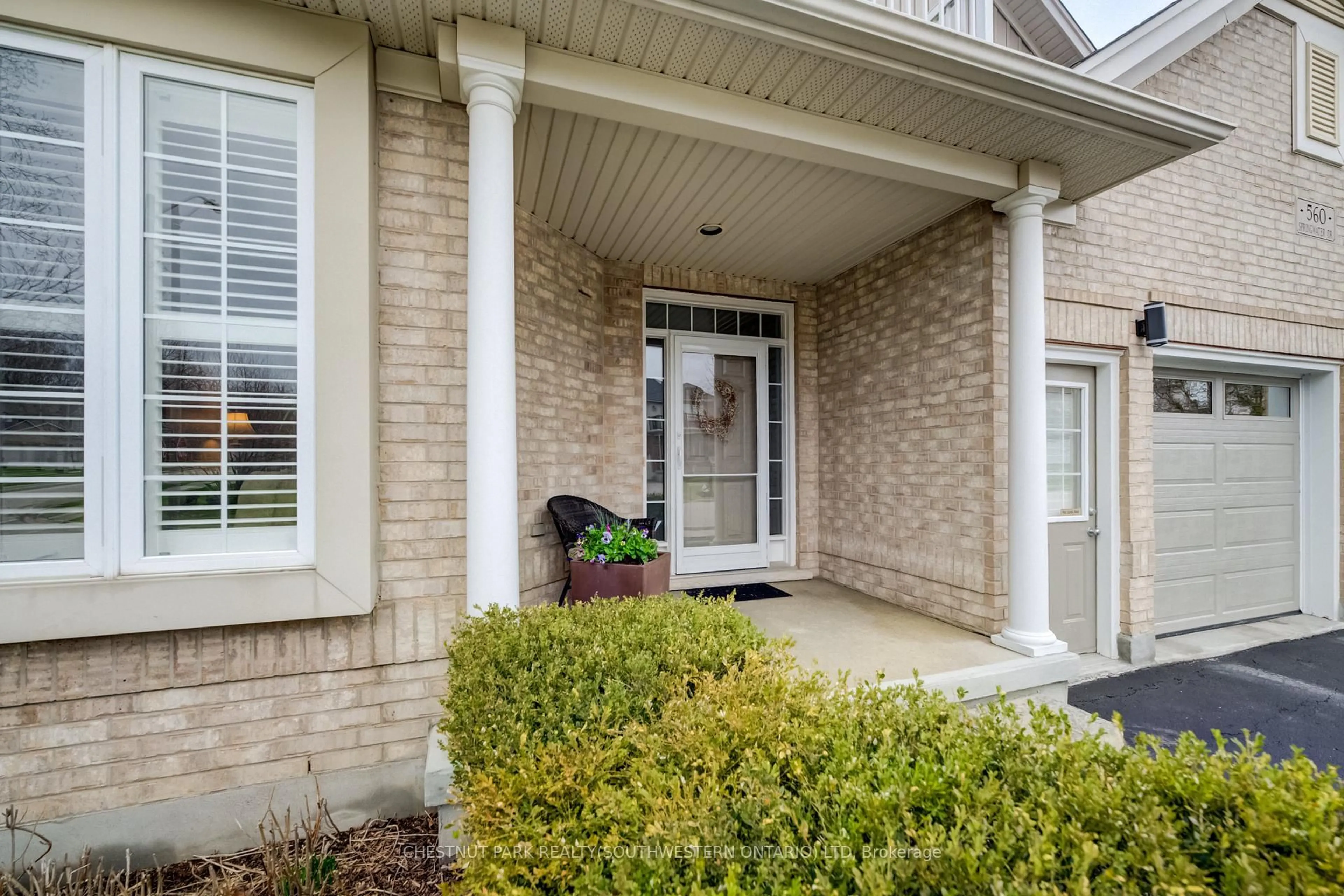 Indoor entryway for 560 Springwater Dr, Waterloo Ontario N2V 2K6