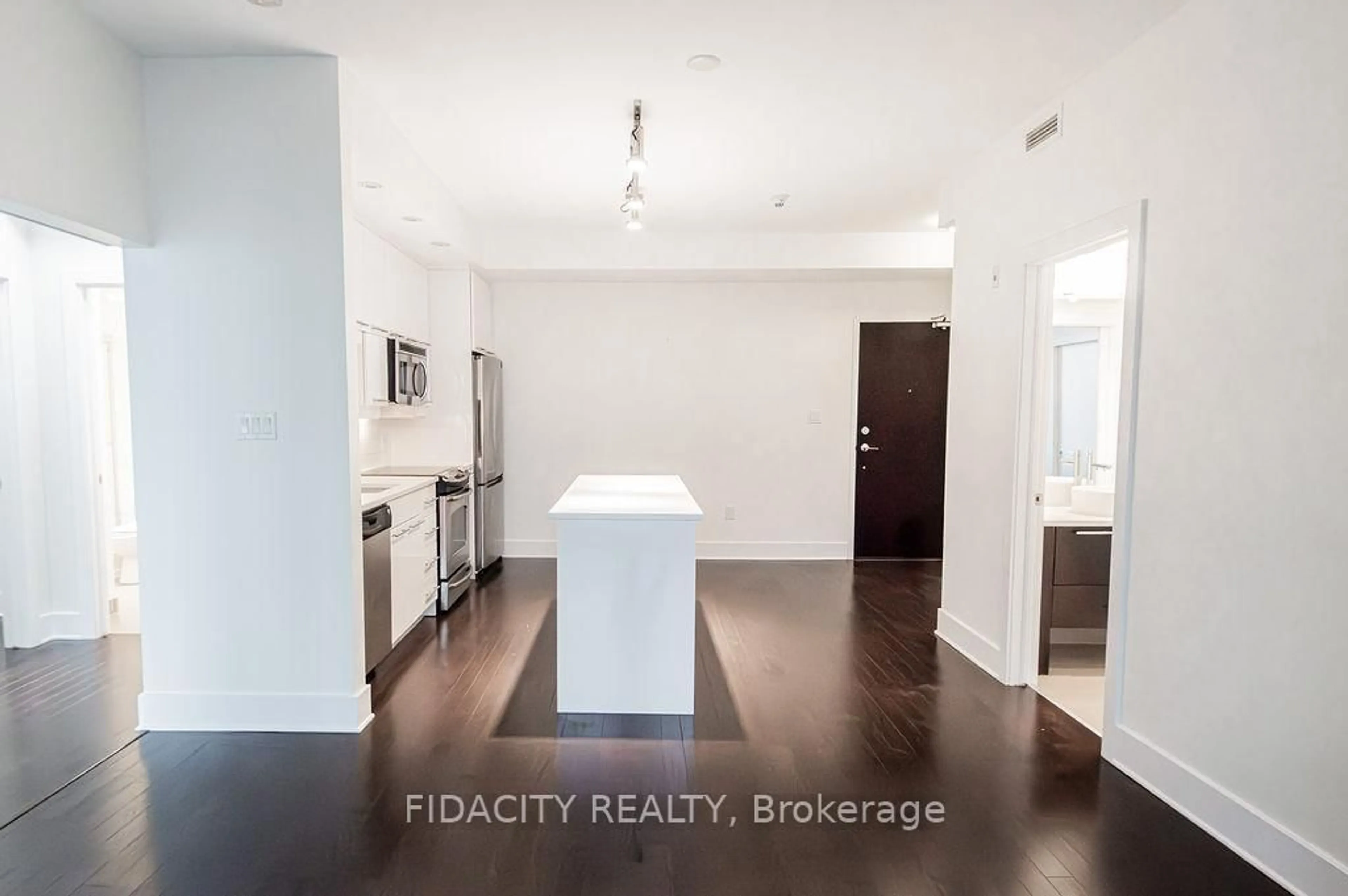 A pic of a room for 101 Richmond Rd #320, Ottawa Ontario K1Z 0A6