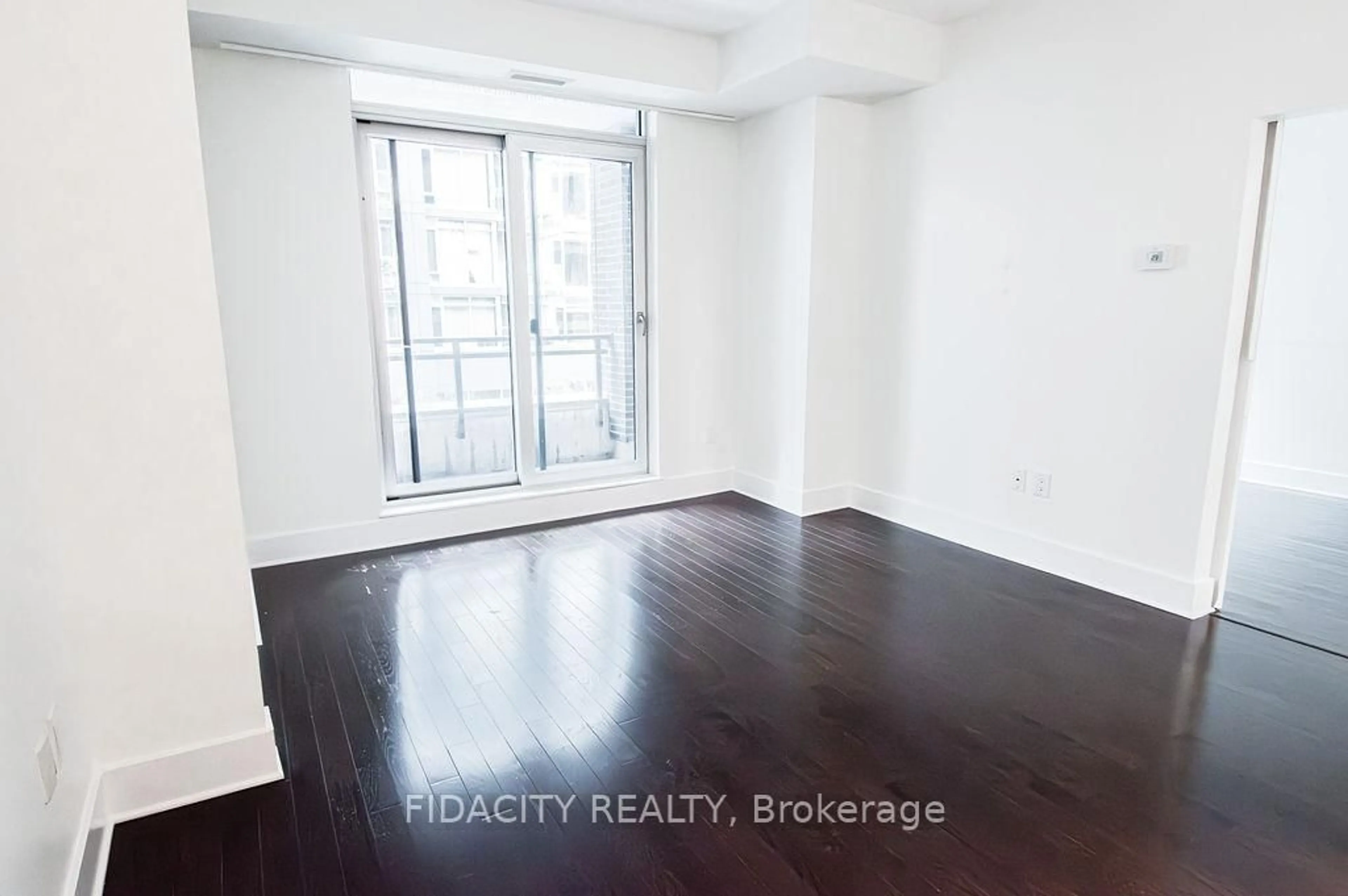 A pic of a room for 101 Richmond Rd #320, Ottawa Ontario K1Z 0A6