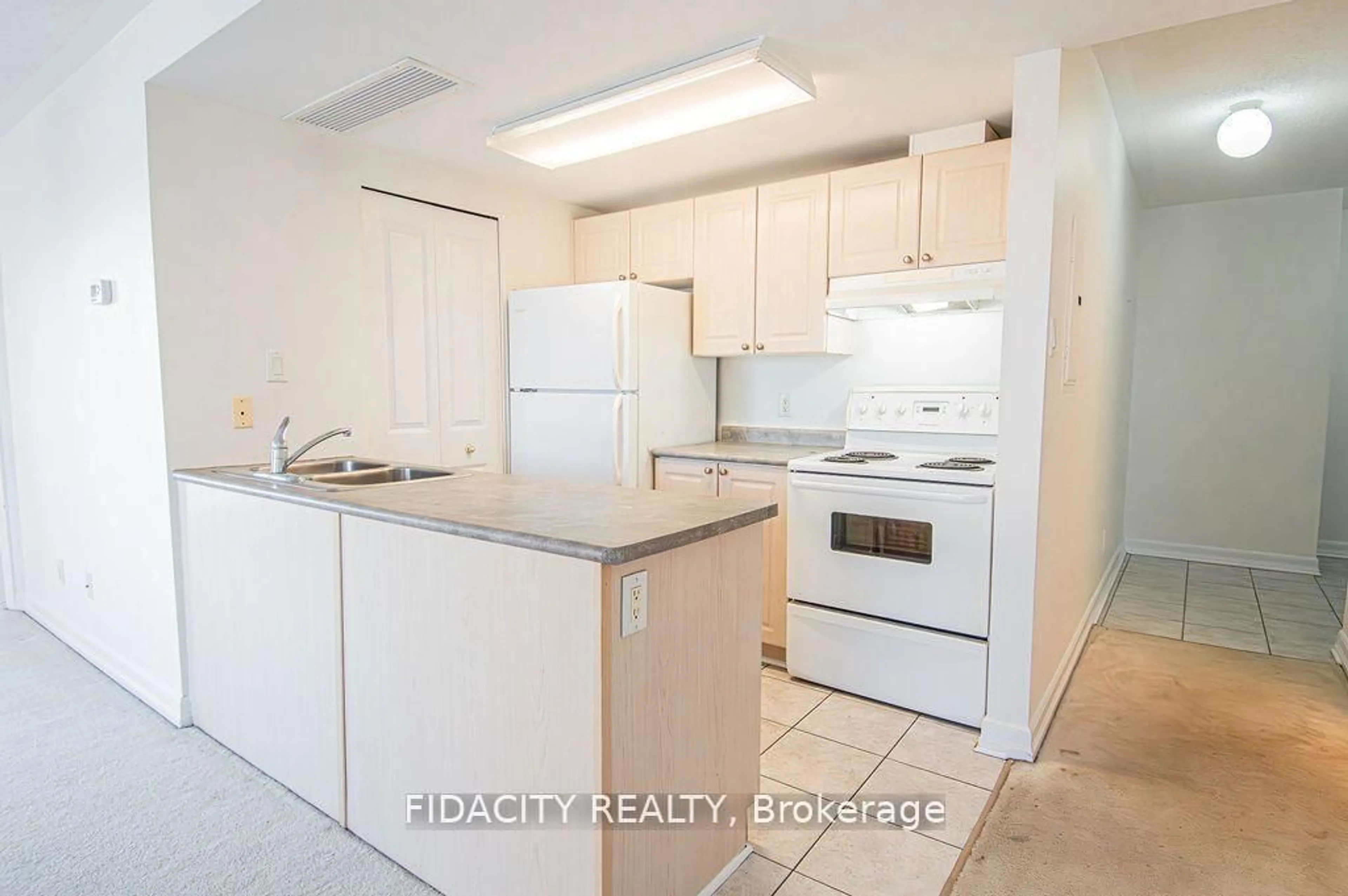 Standard kitchen, unknown for 310 Central Park Dr #4B, Ottawa Ontario K2C 4G4