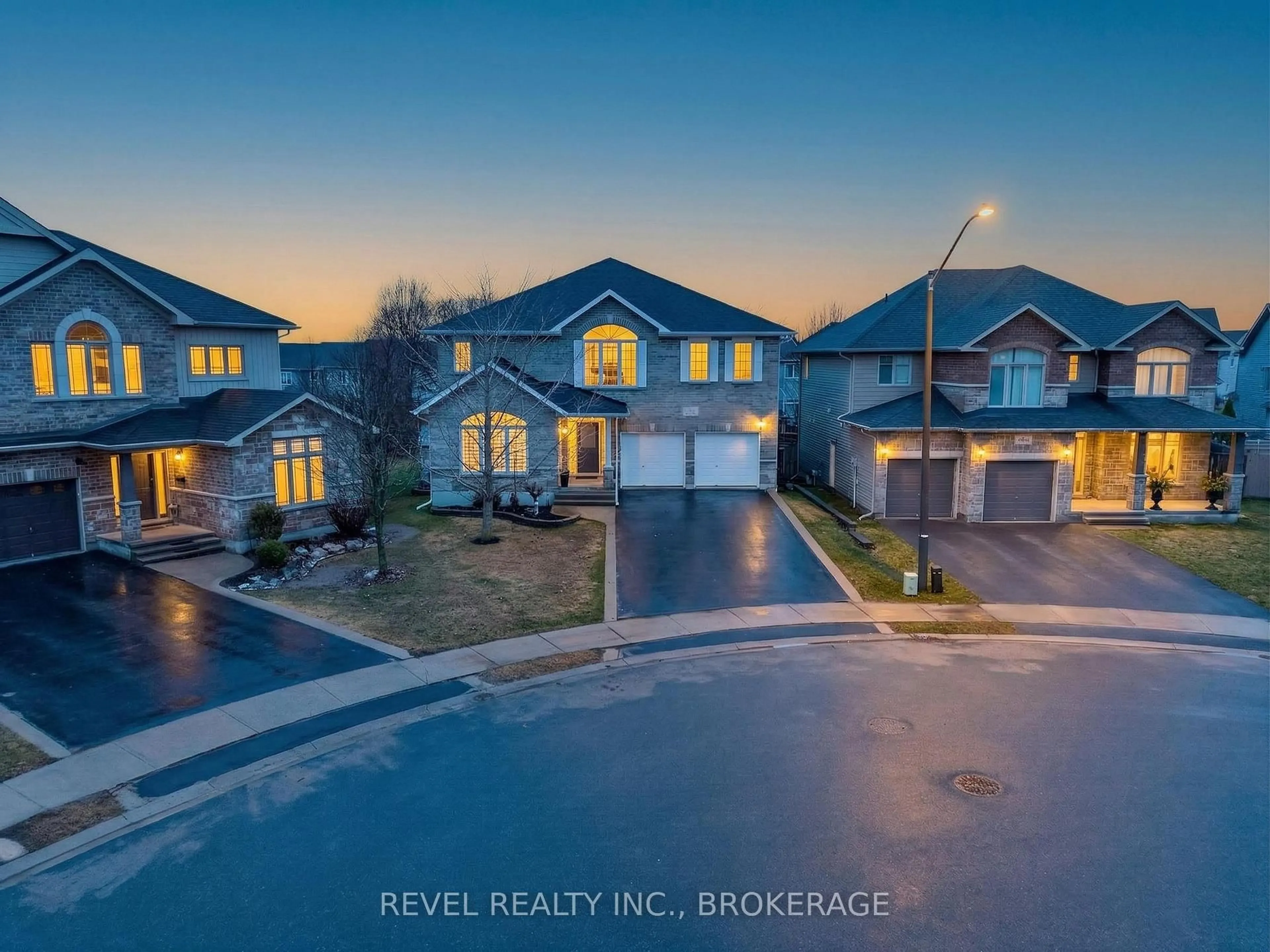 A pic from outside/outdoor area/front of a property/back of a property/a pic from drone, street for 1557 Providence Cres, Kingston Ontario K7P 0H9