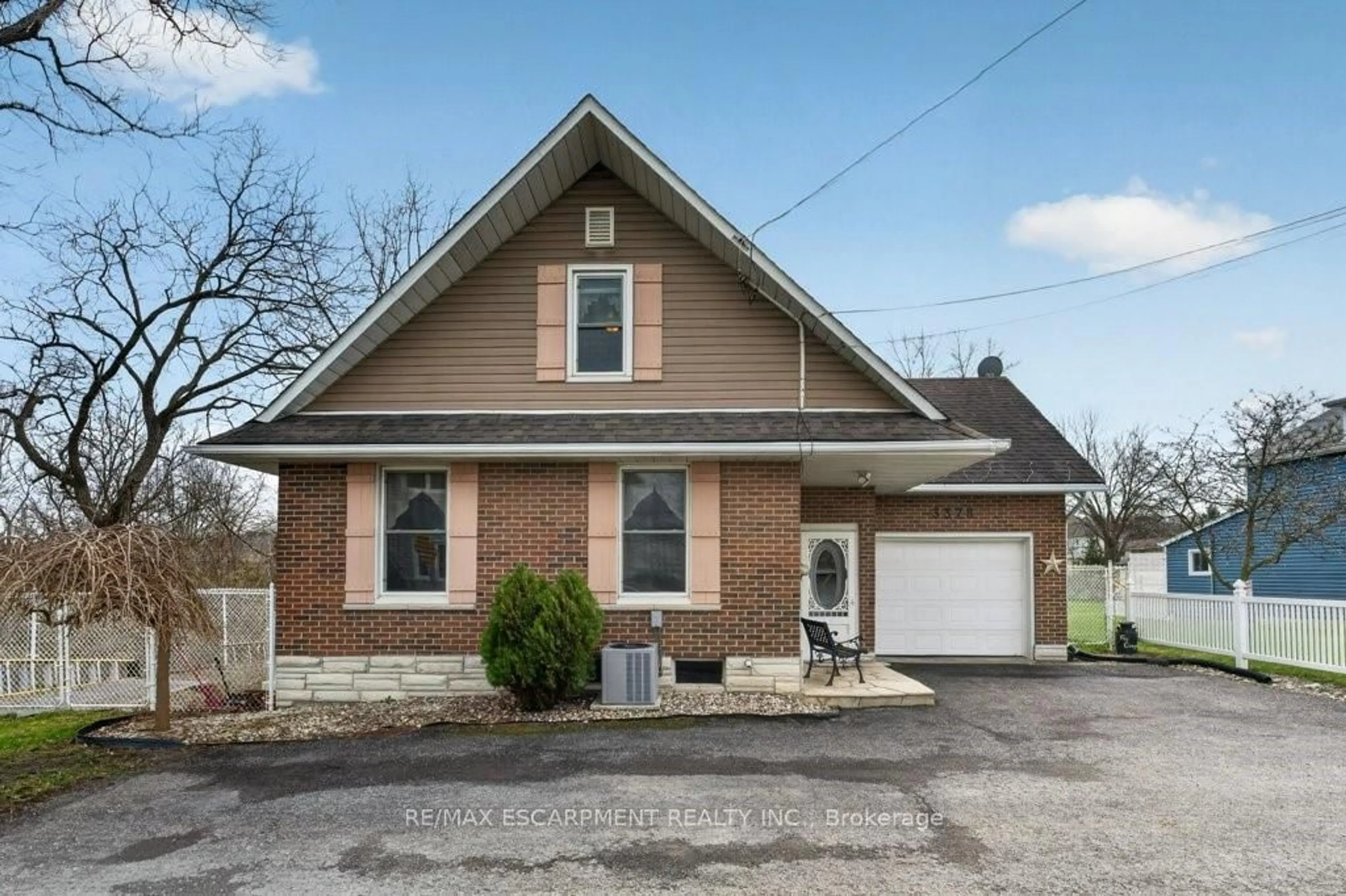 Home with brick exterior material, street for 3378 JOHNSON St, Lincoln Ontario L0R 2C0