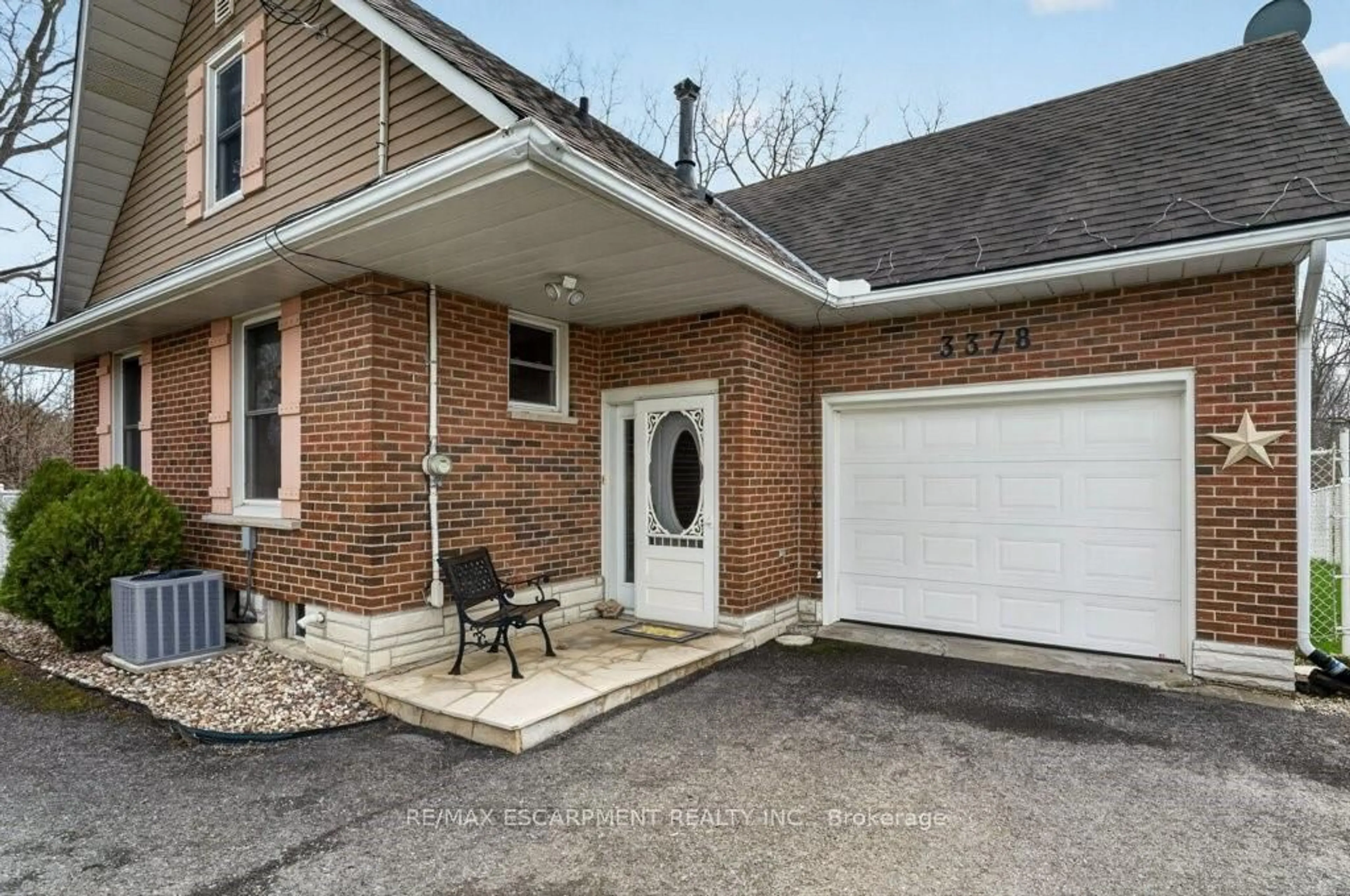 Home with brick exterior material, street for 3378 JOHNSON St, Lincoln Ontario L0R 2C0