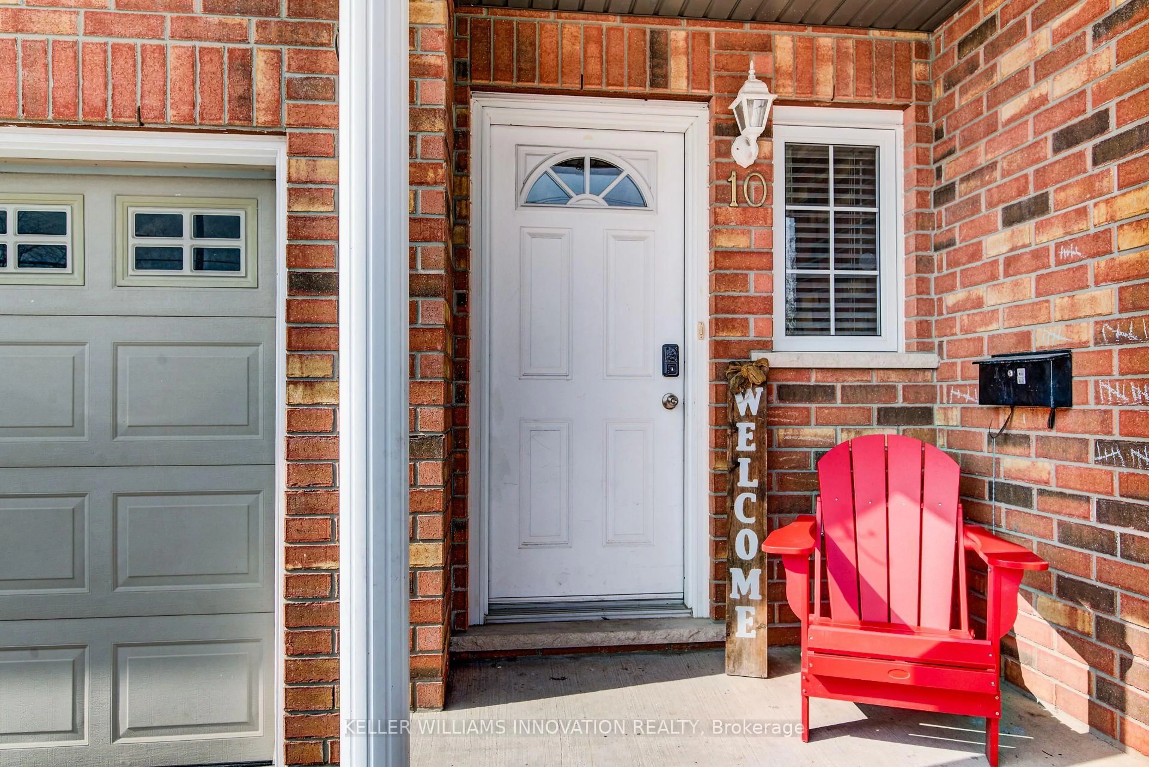 Indoor entryway for 972 STRASBURG Rd #10, Kitchener Ontario N2E 2K4
