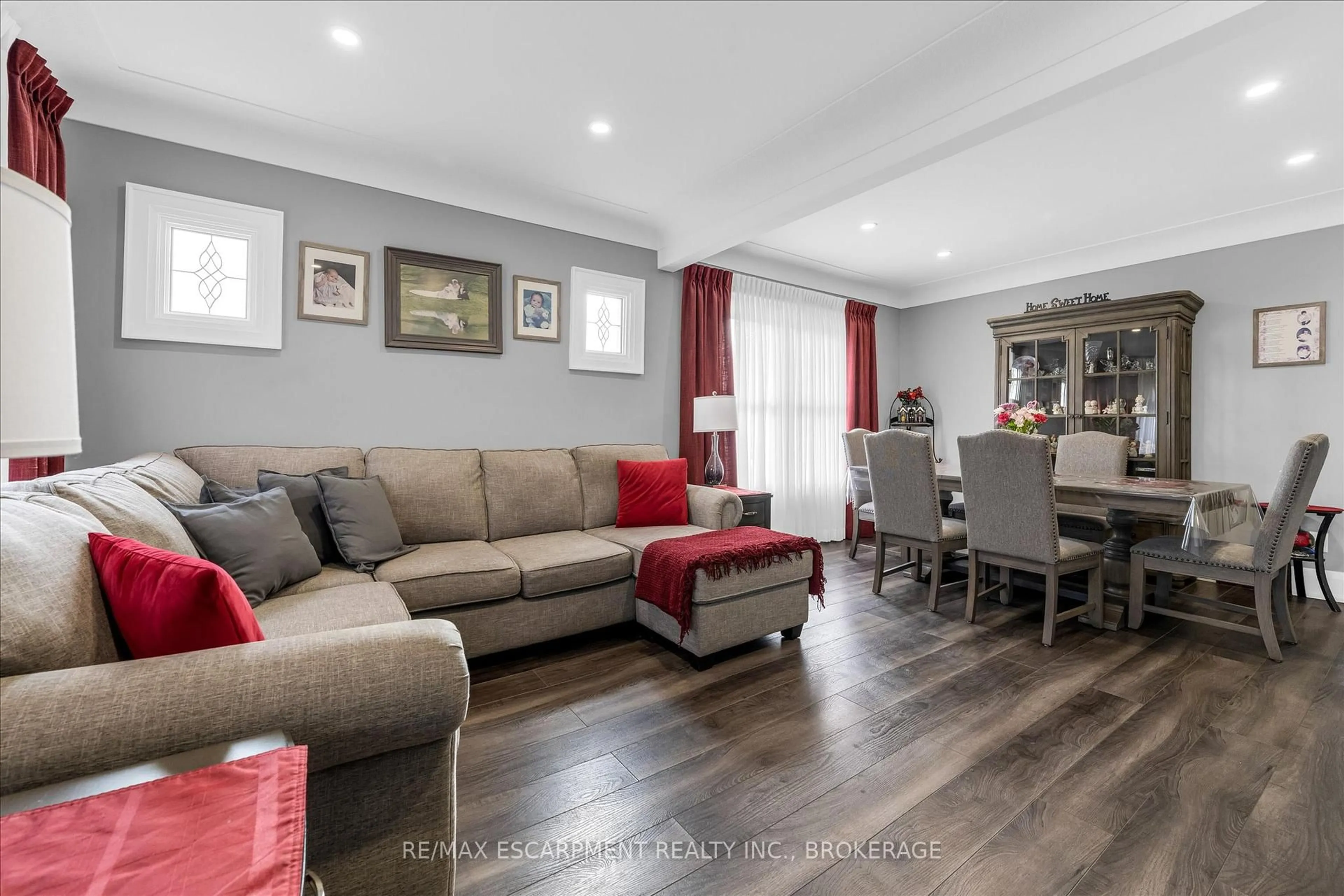 Living room with furniture, wood/laminate floor for 121 Edgemont St, Hamilton Ontario L8H 4E2