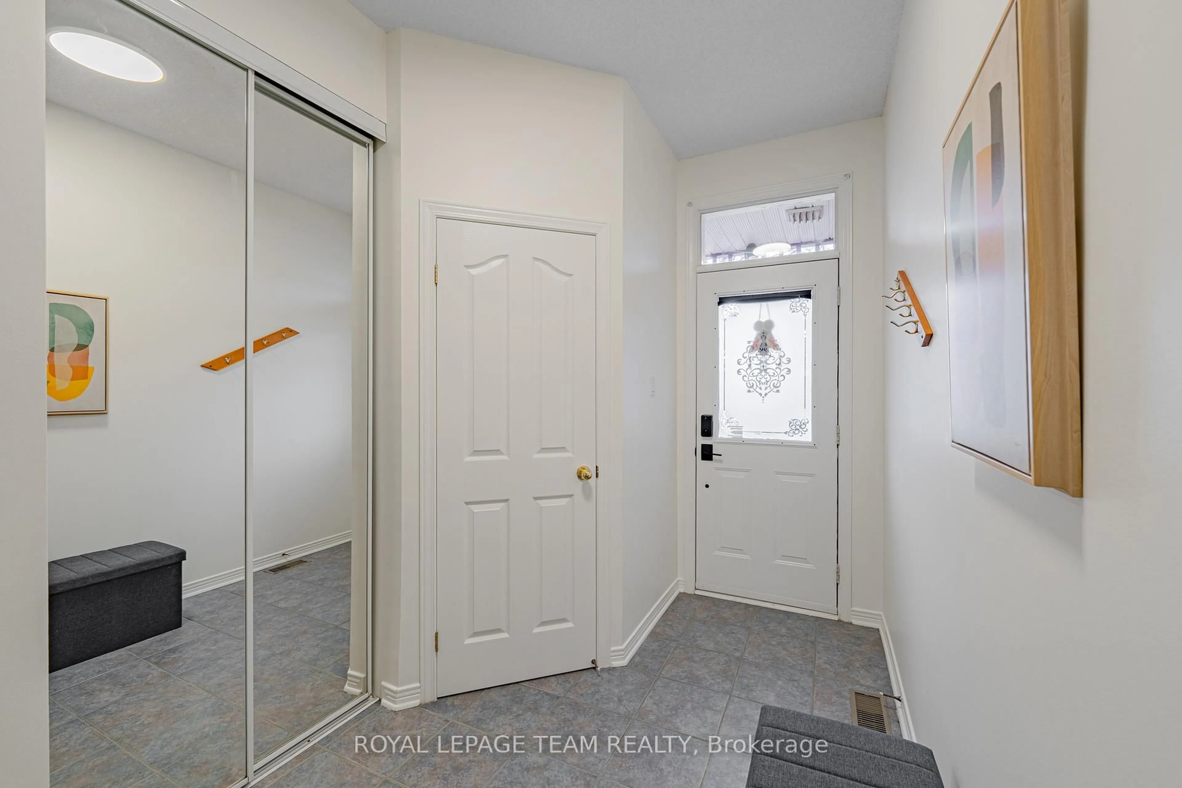 Indoor entryway for 66 Gray Cres, Ottawa Ontario K2K 3L2