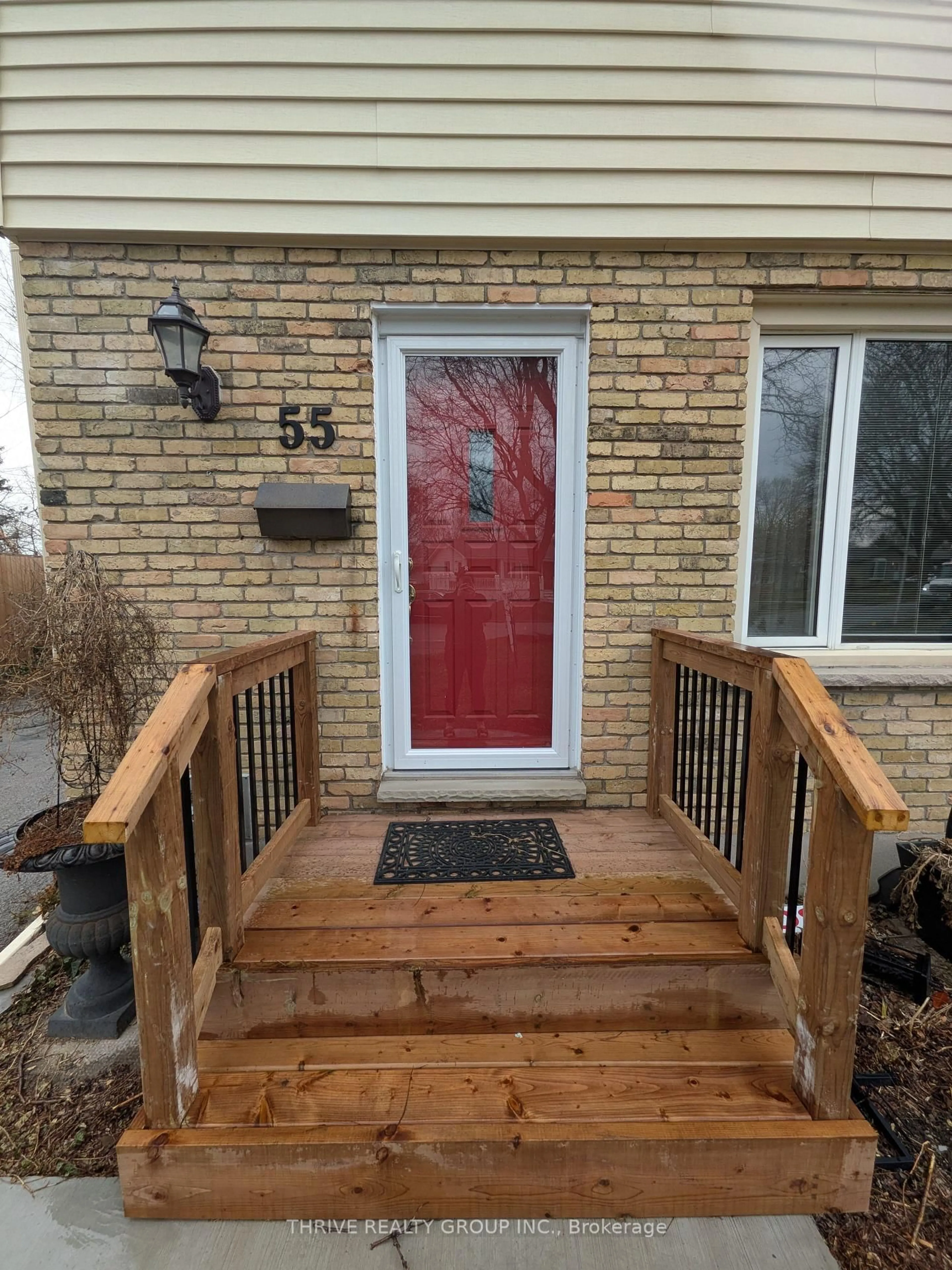 Indoor entryway for 55 Breckenridge Cres, London South Ontario N6E 1H6